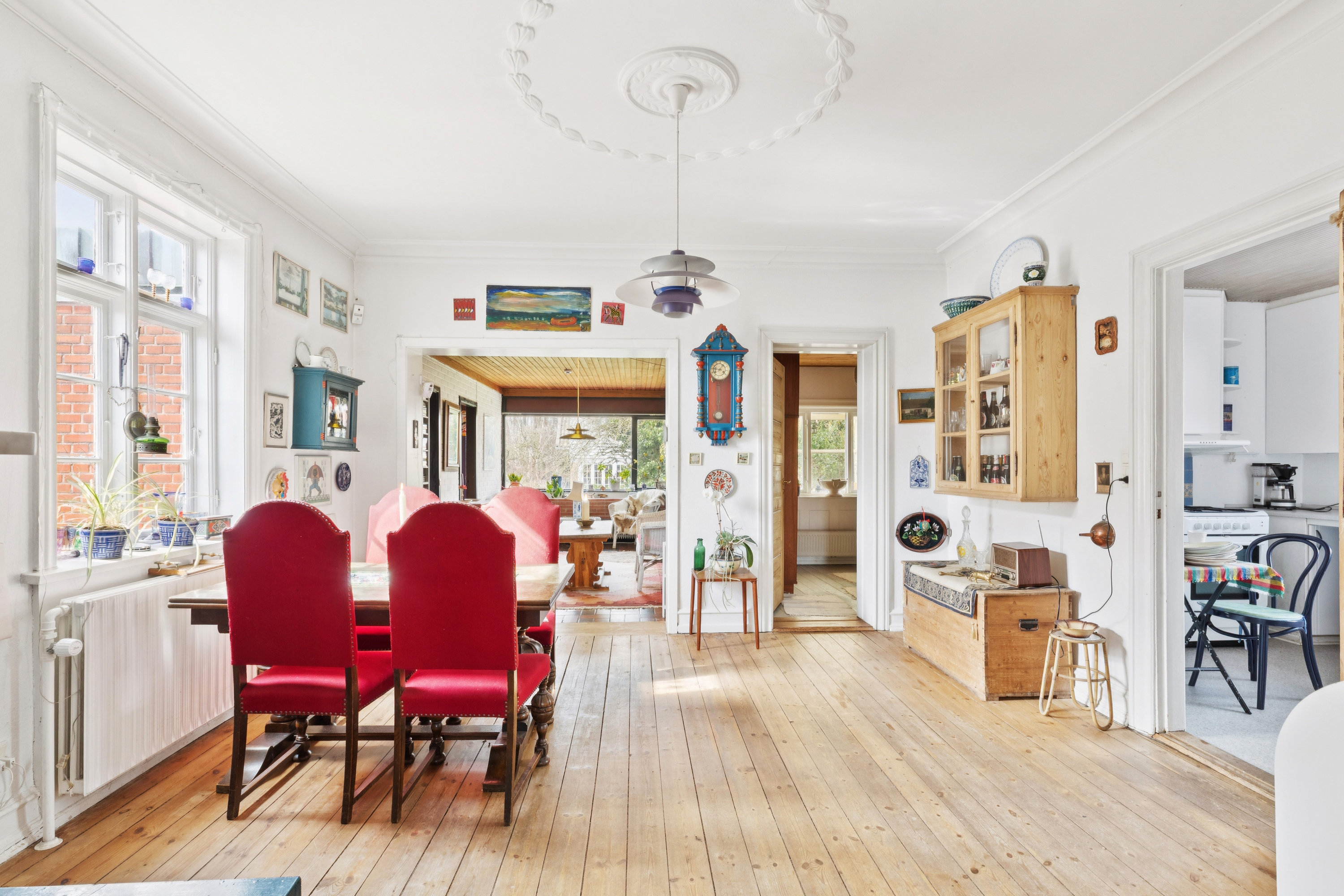 Fremhævet stue billede i fuldskærmstilstand. Billede af Kongsdalvej 35, 2720 Vanløse