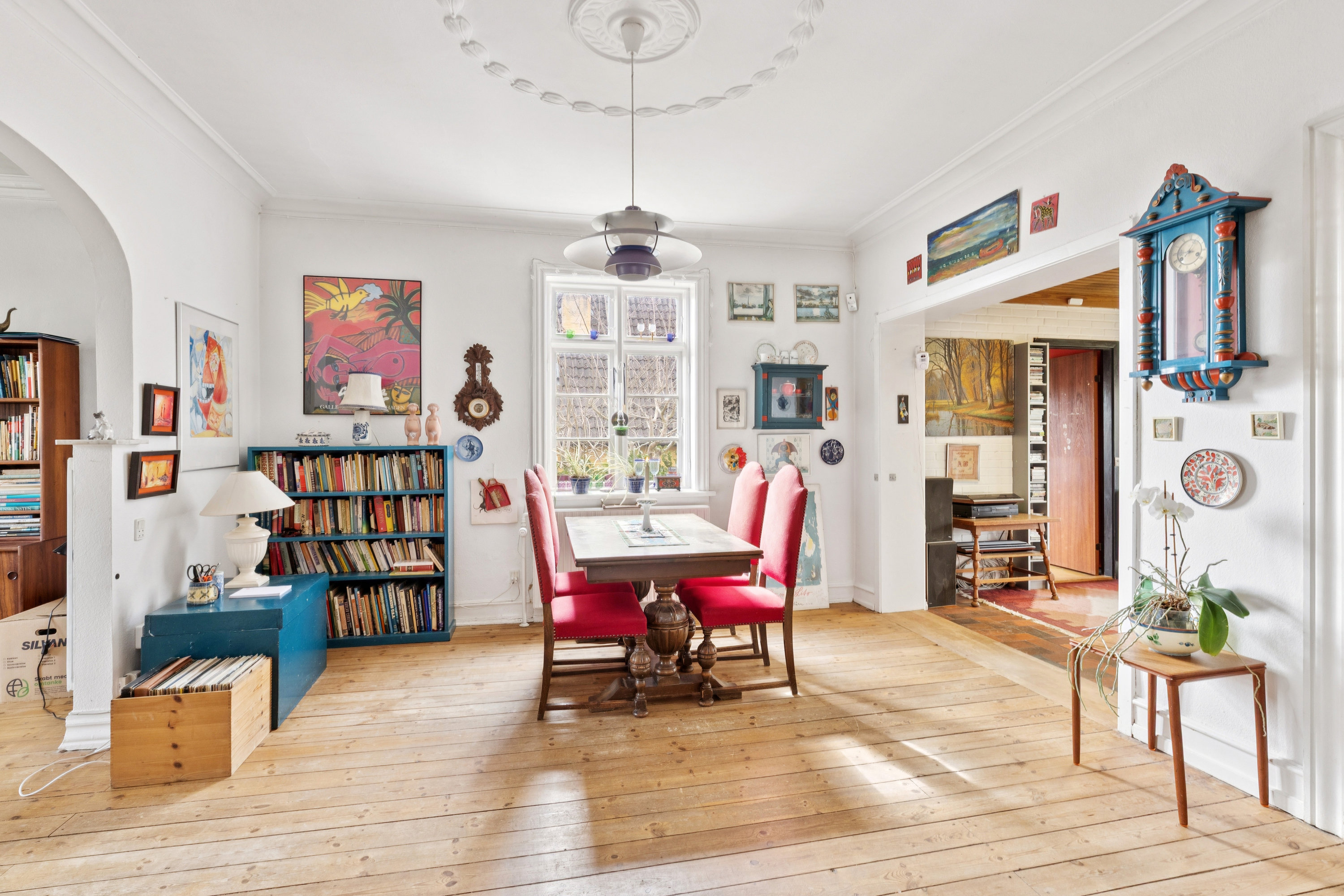 Fremhævet stue billede i fuldskærmstilstand. Billede af Kongsdalvej 35, 2720 Vanløse