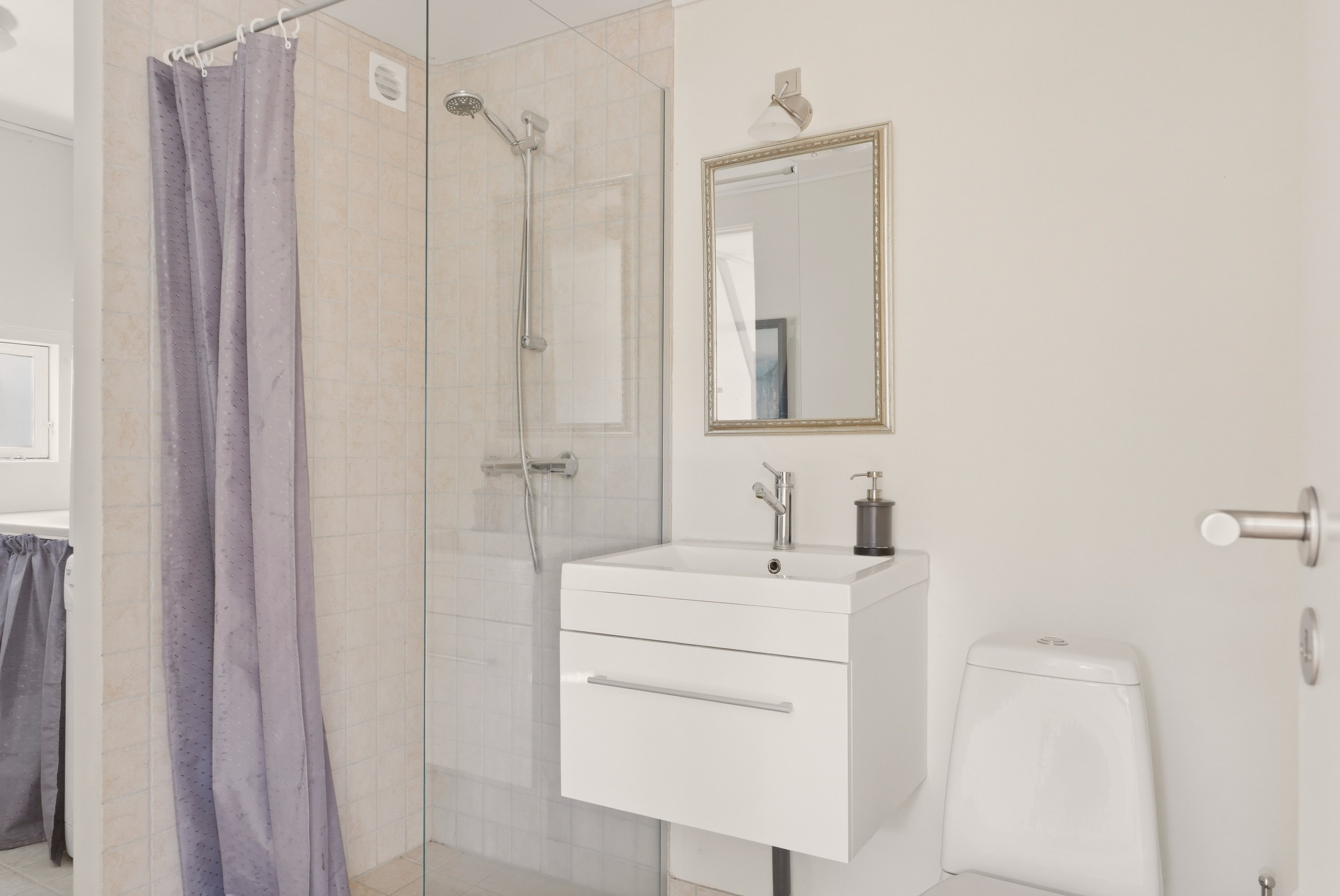 Fremhævet badeværelse billede i fuldskærmstilstand. Billede af Vestre Strandvej 48, Hasmark Strand, 5450 Otterup