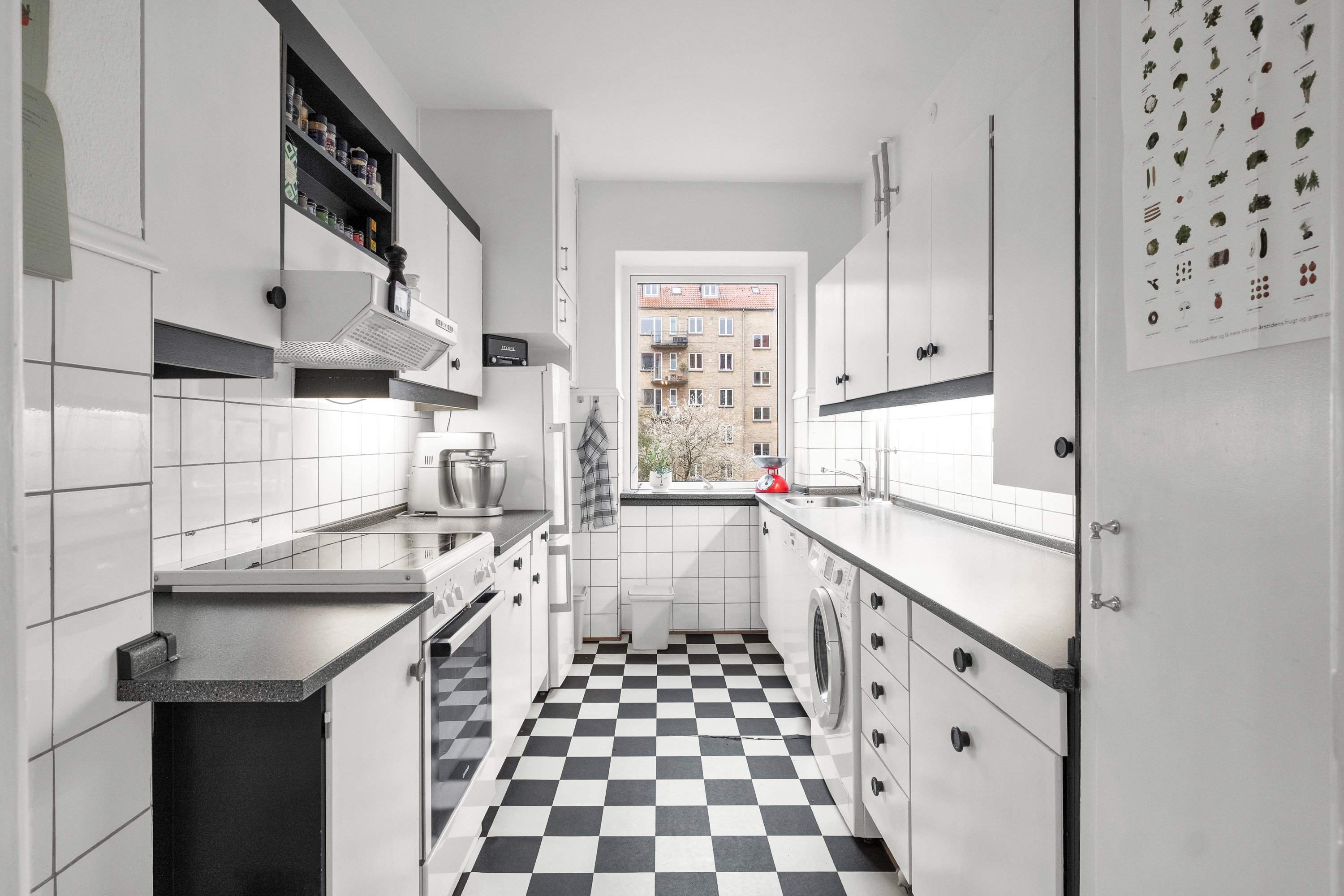 Fremhævet køkken billede i fuldskærmstilstand. Billede af Harald Jensens Plads 19, 1. th., 8000 Aarhus C