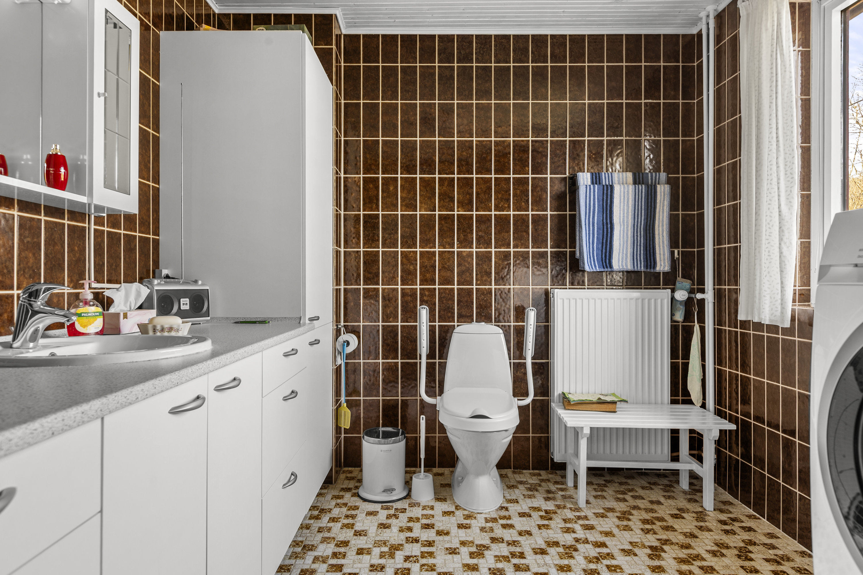 Fremhævet badeværelse billede i fuldskærmstilstand. Billede af Frederikslundvej 17, Ll Frederikslund, 4200 Slagelse