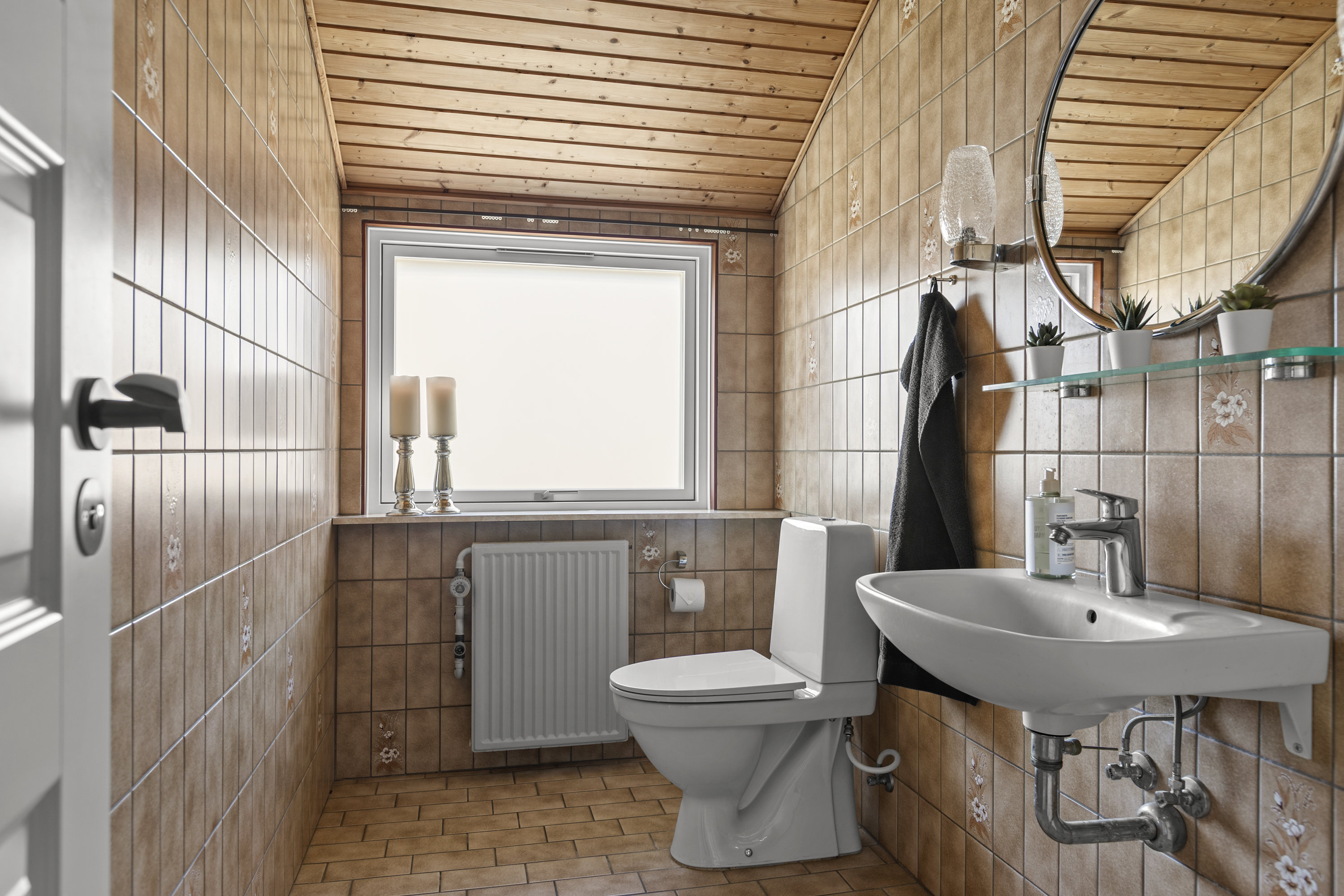 Fremhævet toilet billede i fuldskærmstilstand. Billede af Pilevej 1, 4295 Stenlille