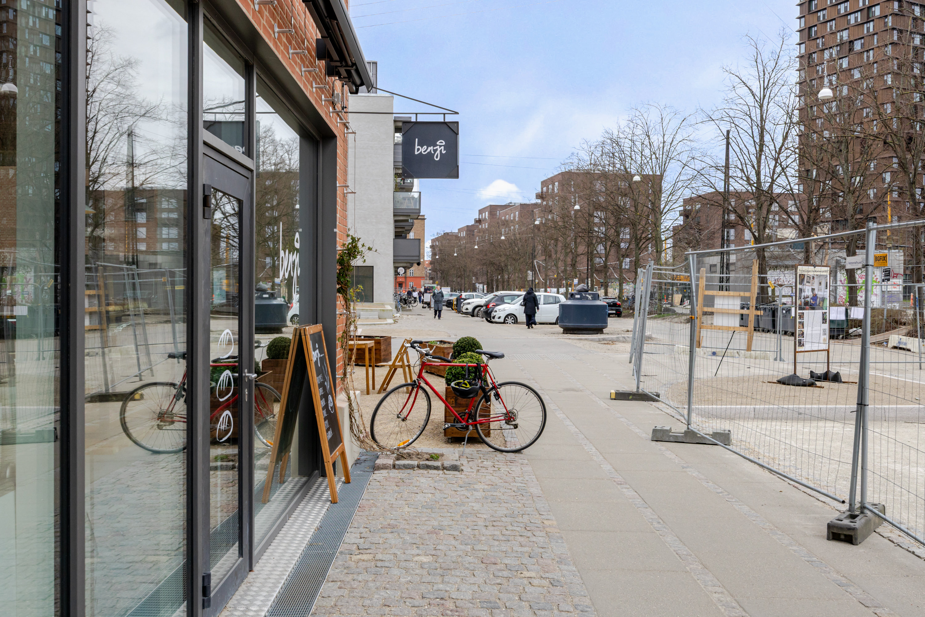 Fremhævet andet billede i fuldskærmstilstand. Billede af Mjølnerparken 58, 3. th., 2200 København N