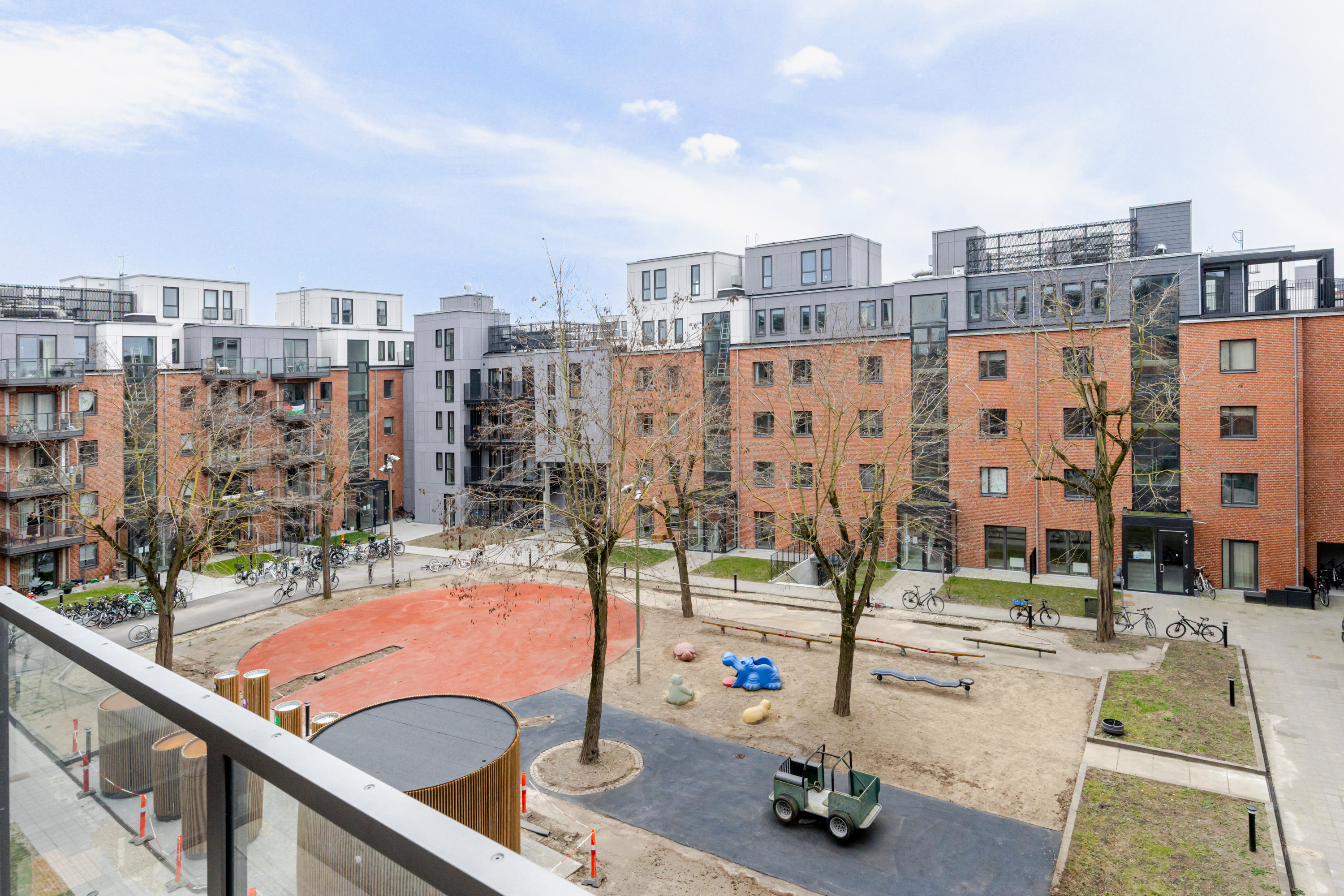 Fremhævet andet billede i fuldskærmstilstand. Billede af Mjølnerparken 58, 3. th., 2200 København N