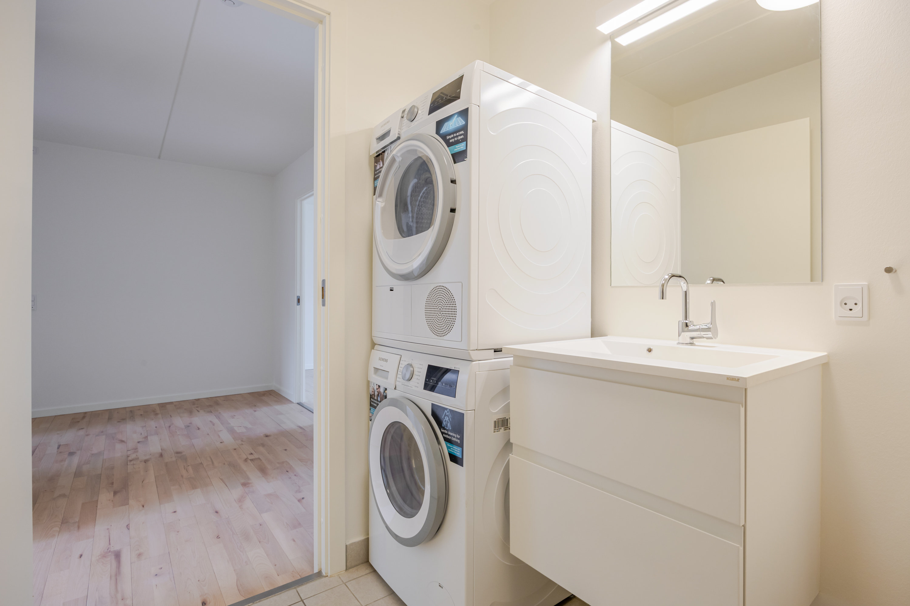 Fremhævet andet billede i fuldskærmstilstand. Billede af Mjølnerparken 58, 3. th., 2200 København N