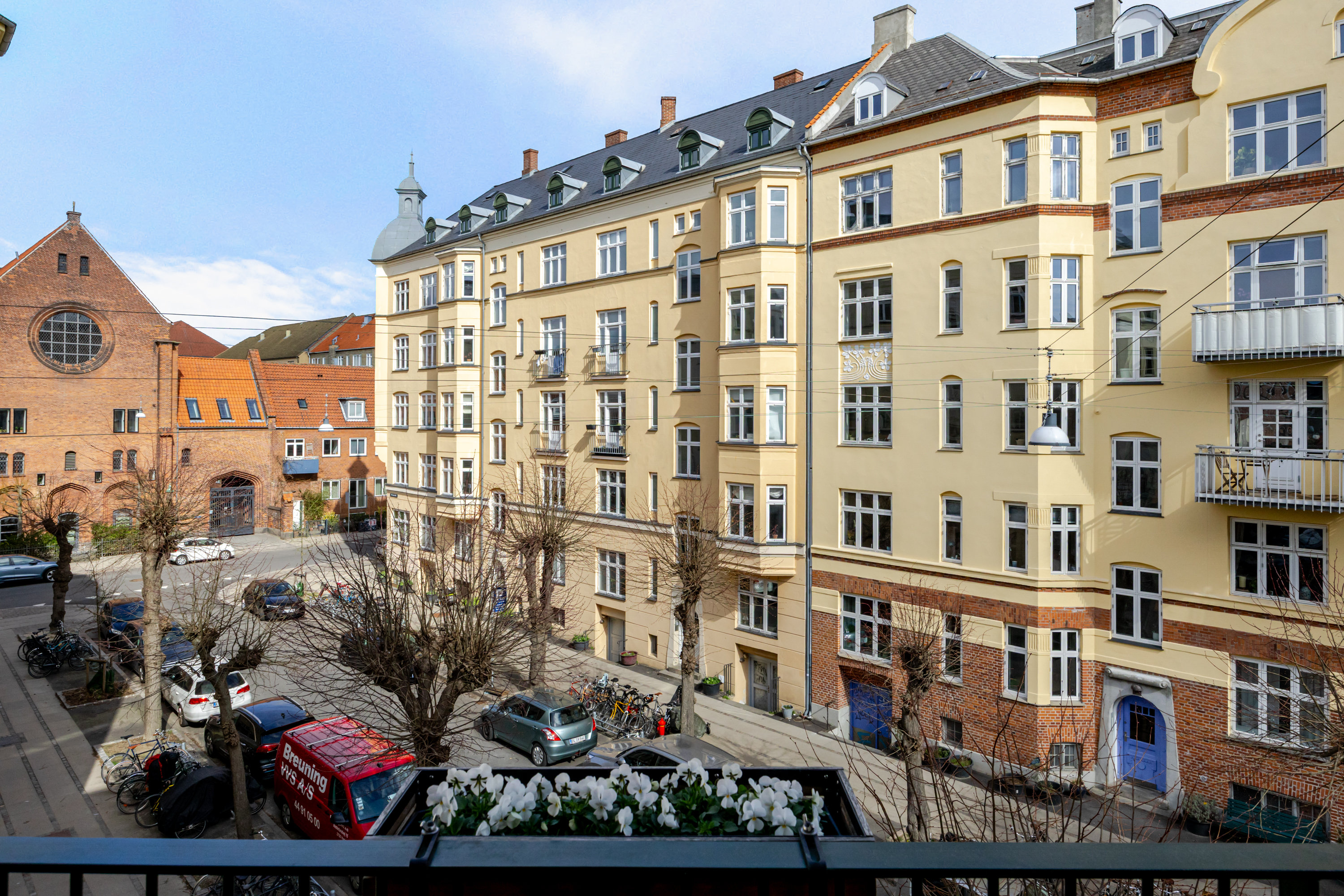 Fremhævet andet billede i fuldskærmstilstand. Billede af P.D. Løvs Allé 9, 2. th., 2200 København N