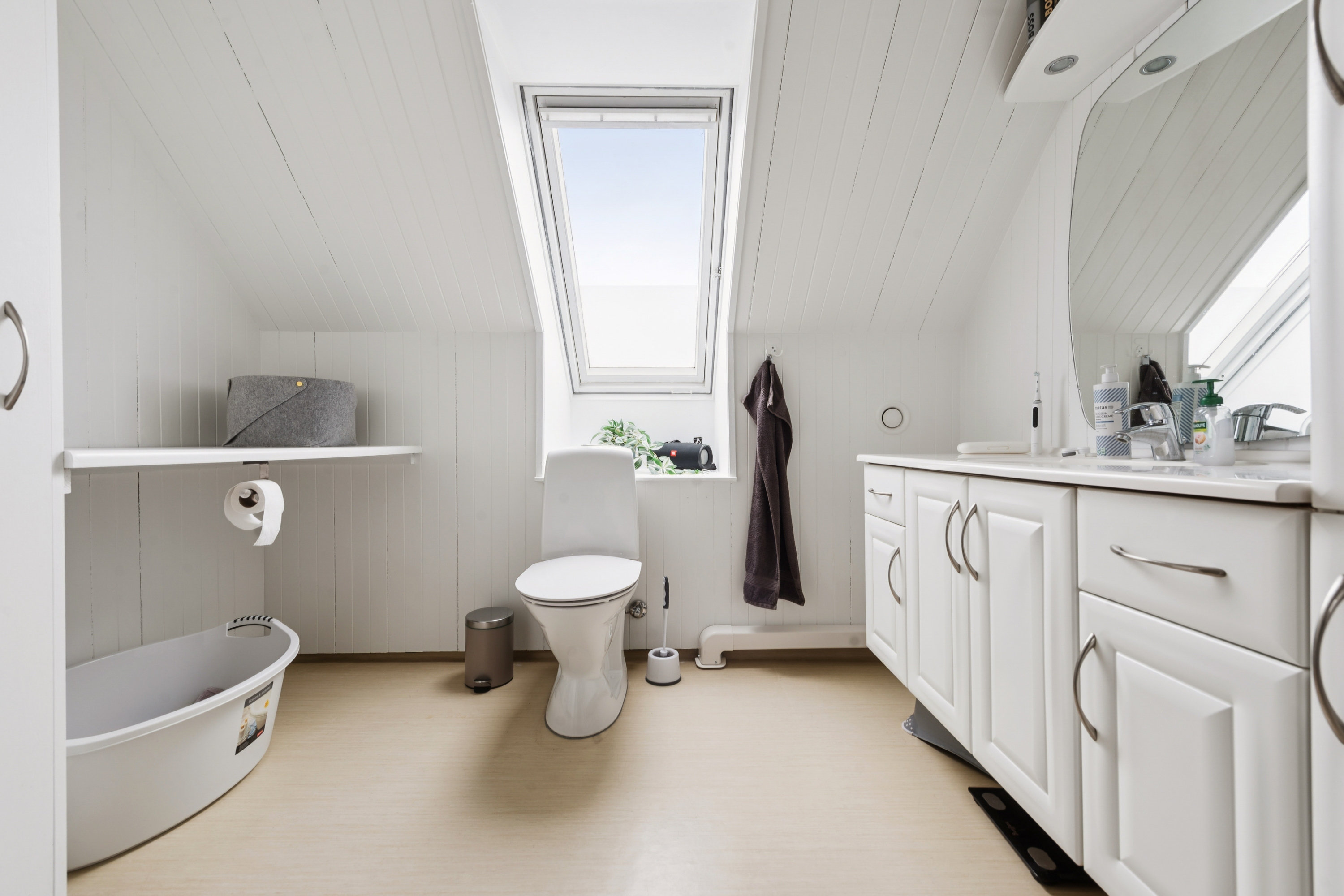 Fremhævet badeværelse billede i fuldskærmstilstand. Billede af Lundegårdsparken 22, 4030 Tune