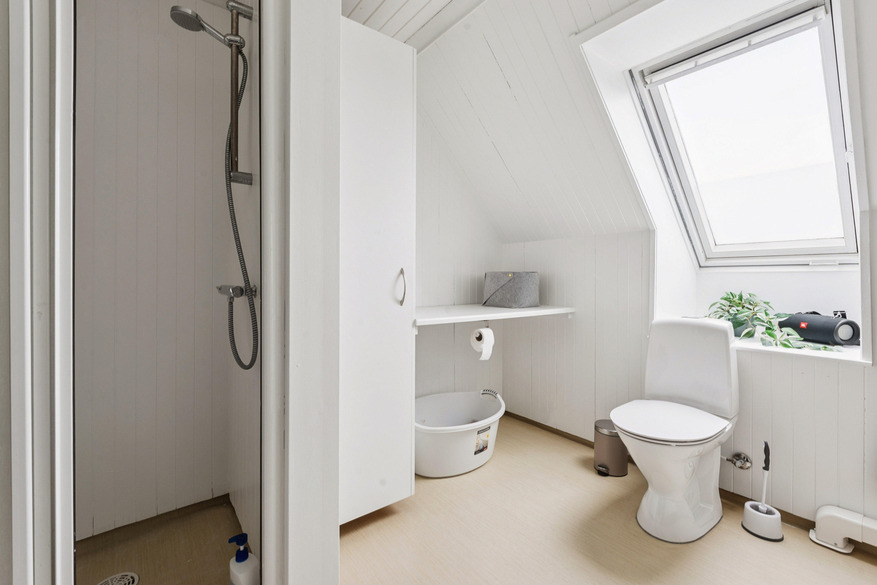 Fremhævet badeværelse billede i fuldskærmstilstand. Billede af Lundegårdsparken 22, 4030 Tune