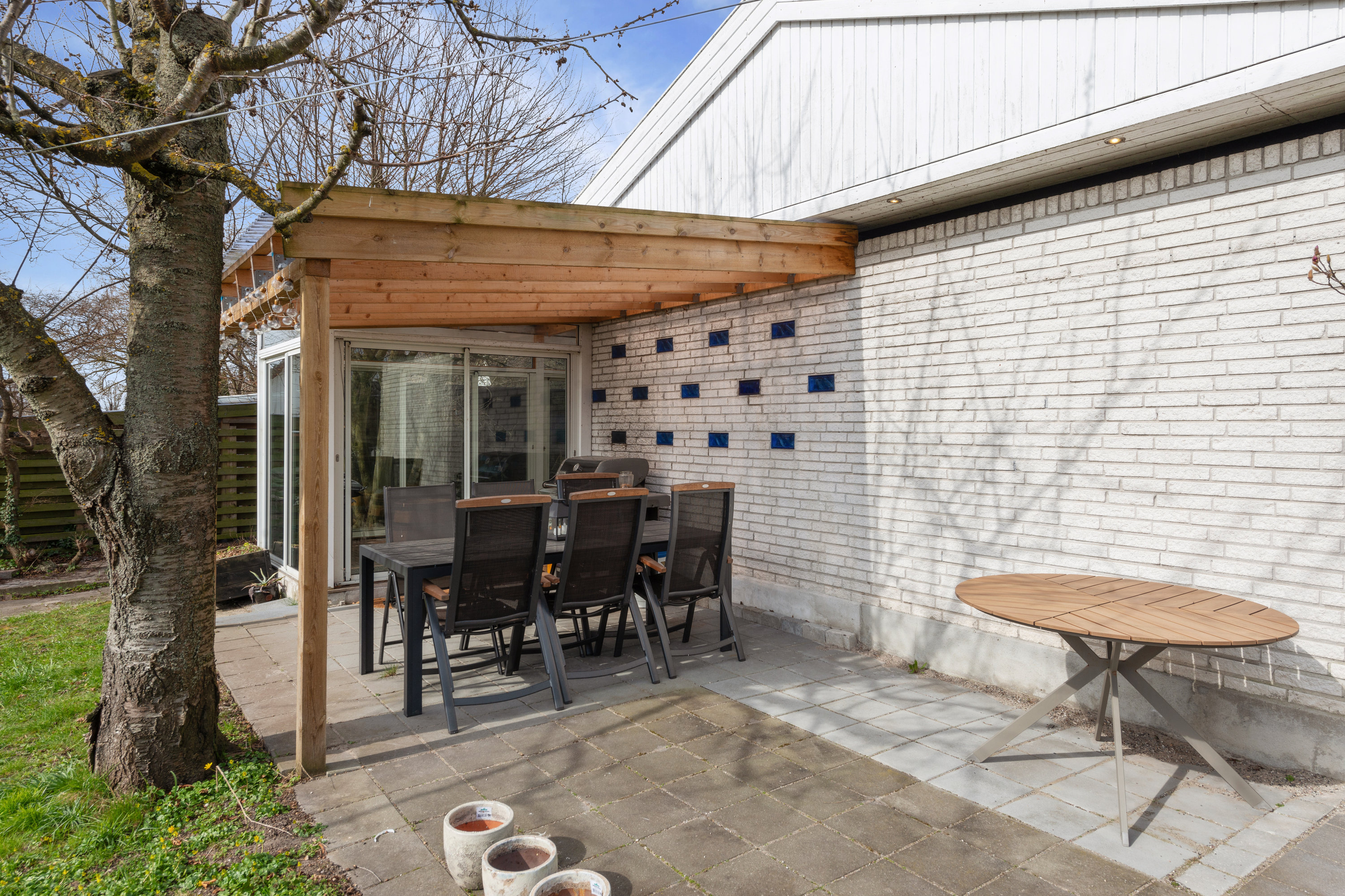 Fremhævet terrasse billede i fuldskærmstilstand. Billede af Tranegilde Strandvej 77, 2635 Ishøj