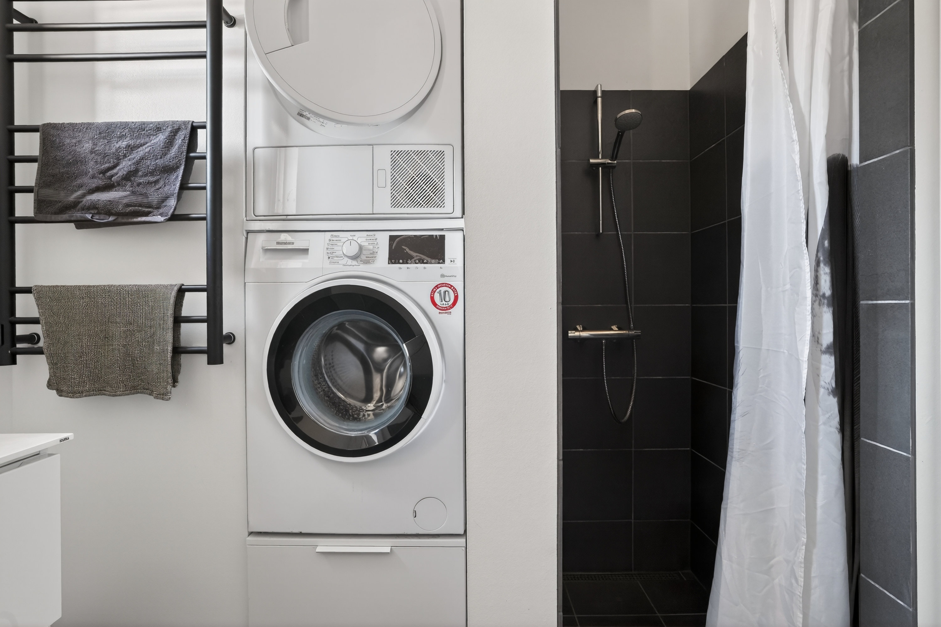 Fremhævet badeværelse billede i fuldskærmstilstand. Billede af Stenhøjalle 6, 4581 Rørvig