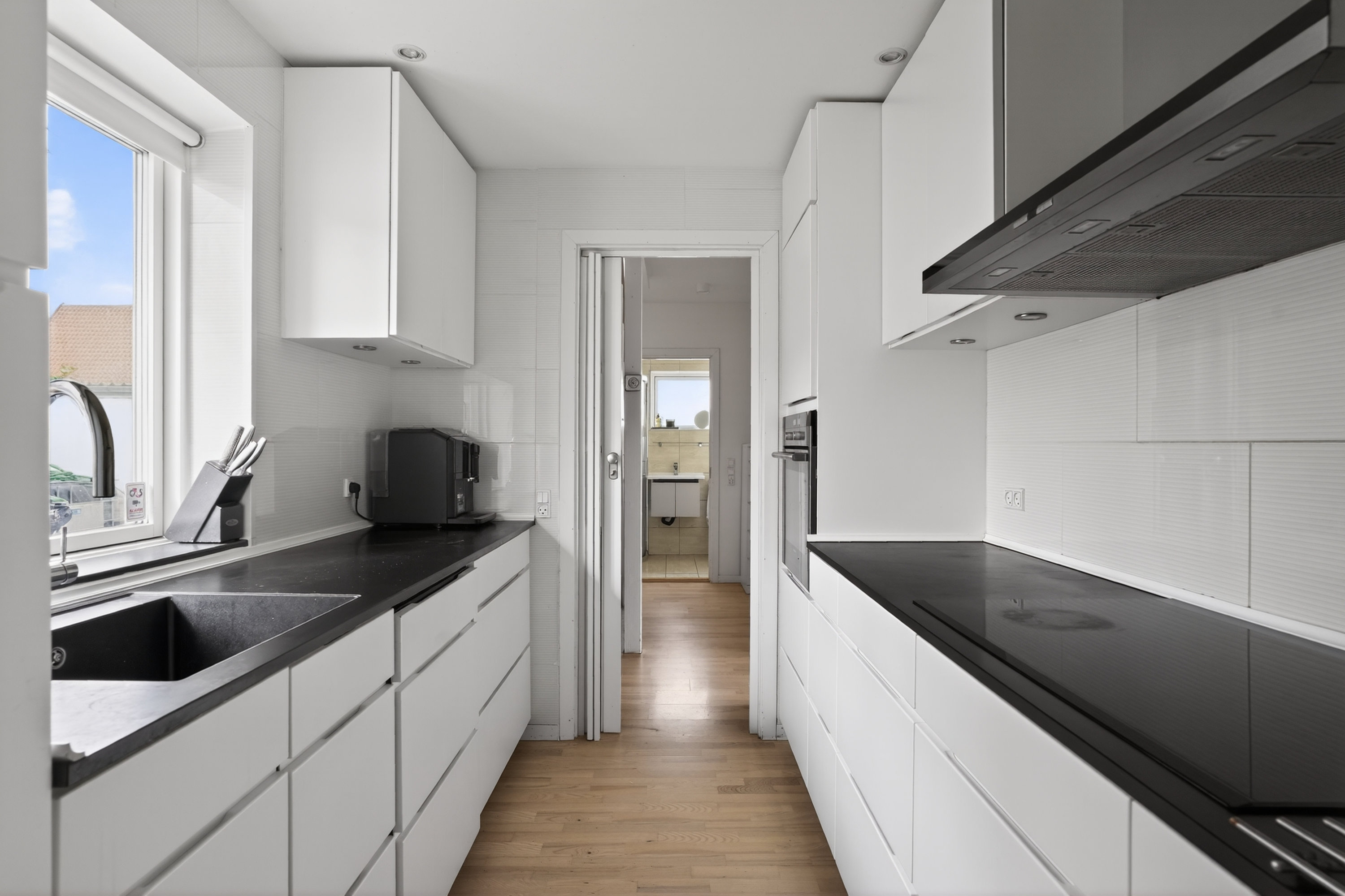 Fremhævet køkken billede i fuldskærmstilstand. Billede af Sønderengen 68, 2870 Dyssegård