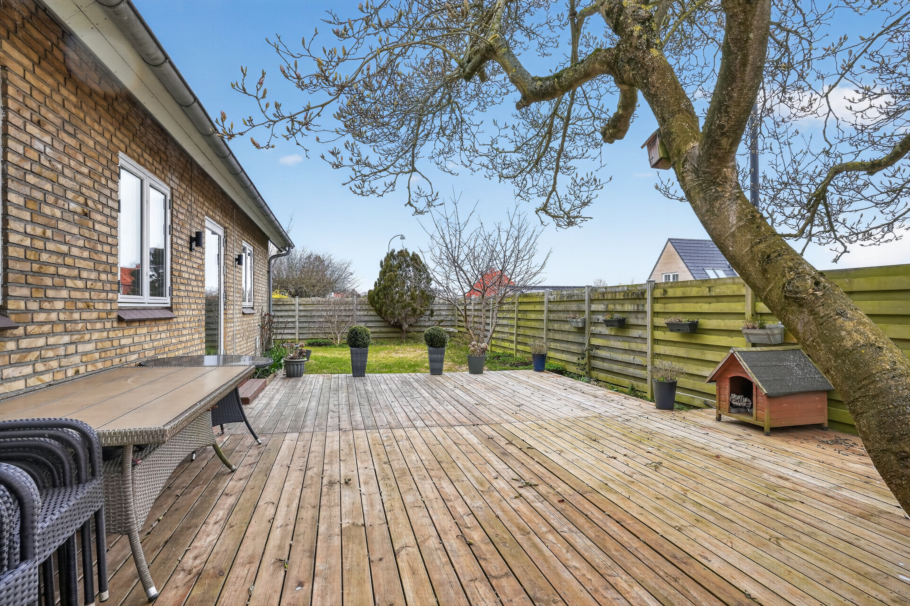 Fremhævet terrasse billede i fuldskærmstilstand. Billede af Sønderengen 68, 2870 Dyssegård