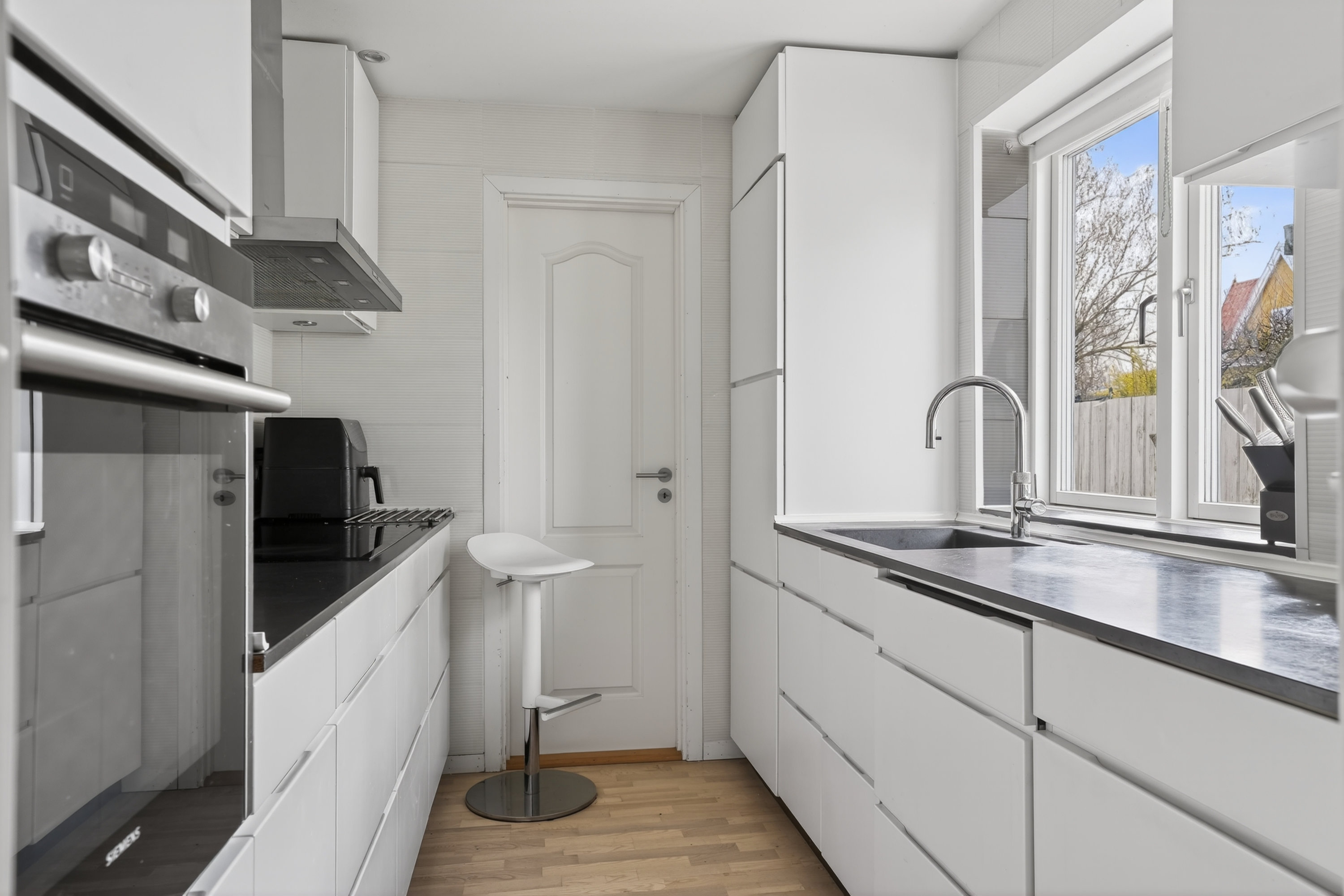 Fremhævet køkken billede i fuldskærmstilstand. Billede af Sønderengen 68, 2870 Dyssegård