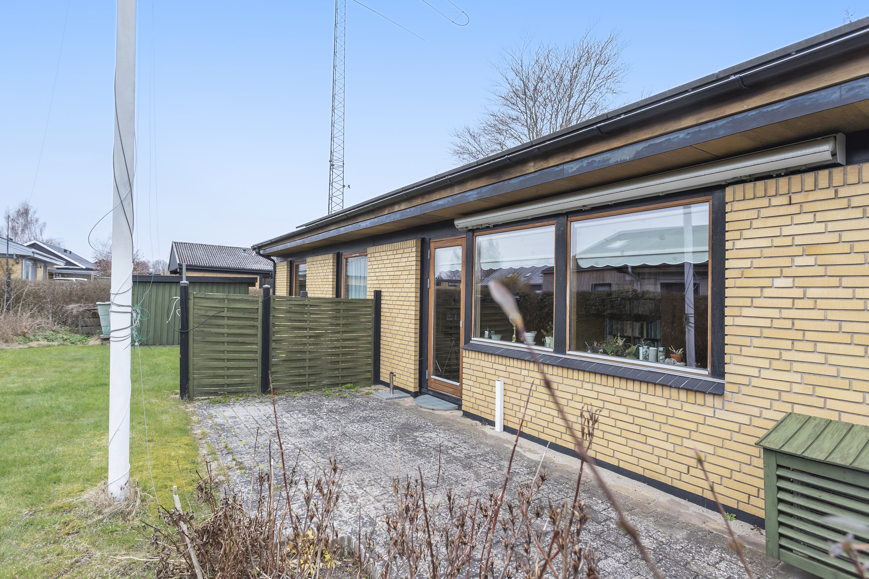 Fremhævet facade billede i fuldskærmstilstand. Billede af Lindeengen 97, 2740 Skovlunde