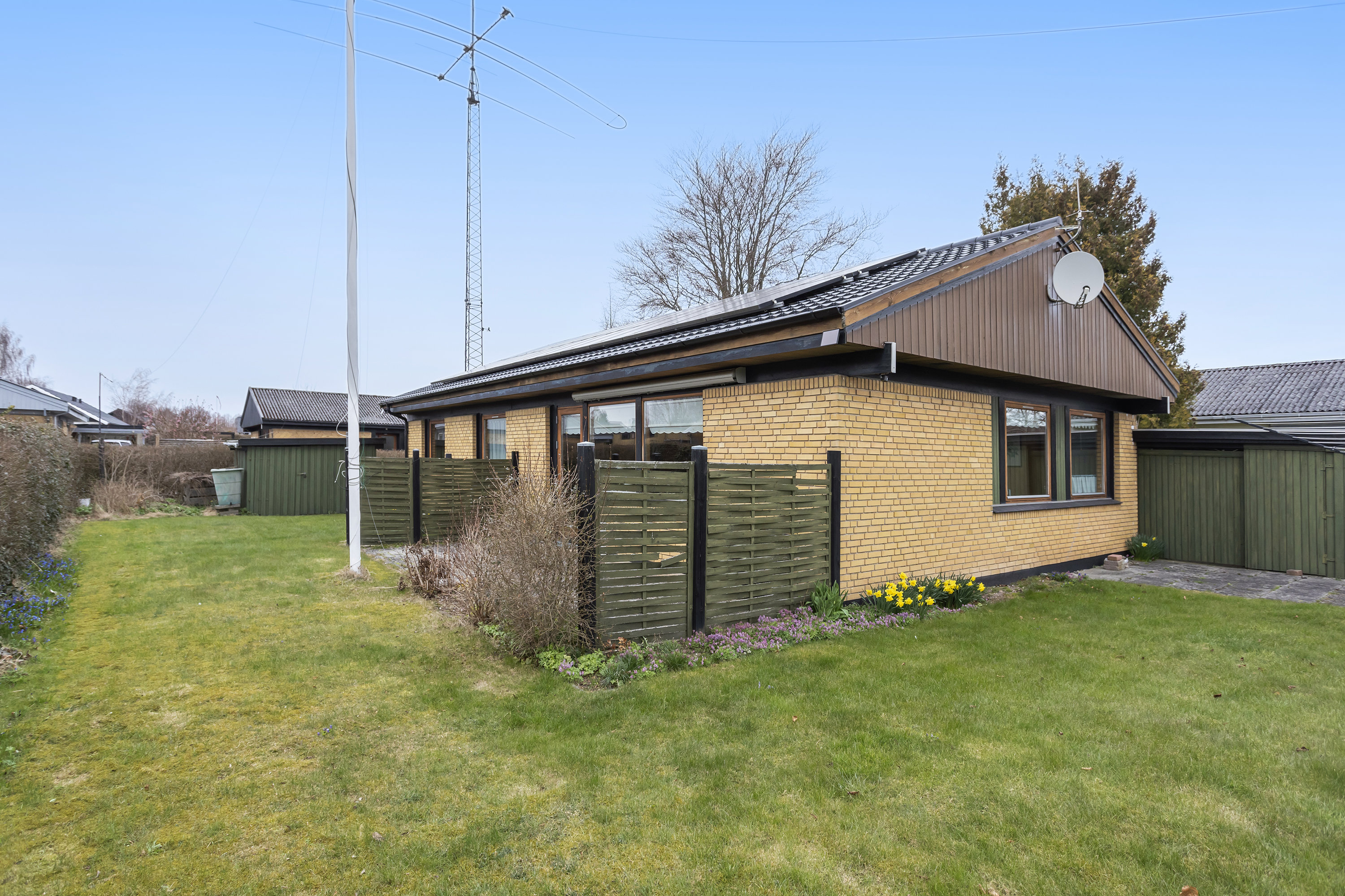 Fremhævet facade billede i fuldskærmstilstand. Billede af Lindeengen 97, 2740 Skovlunde