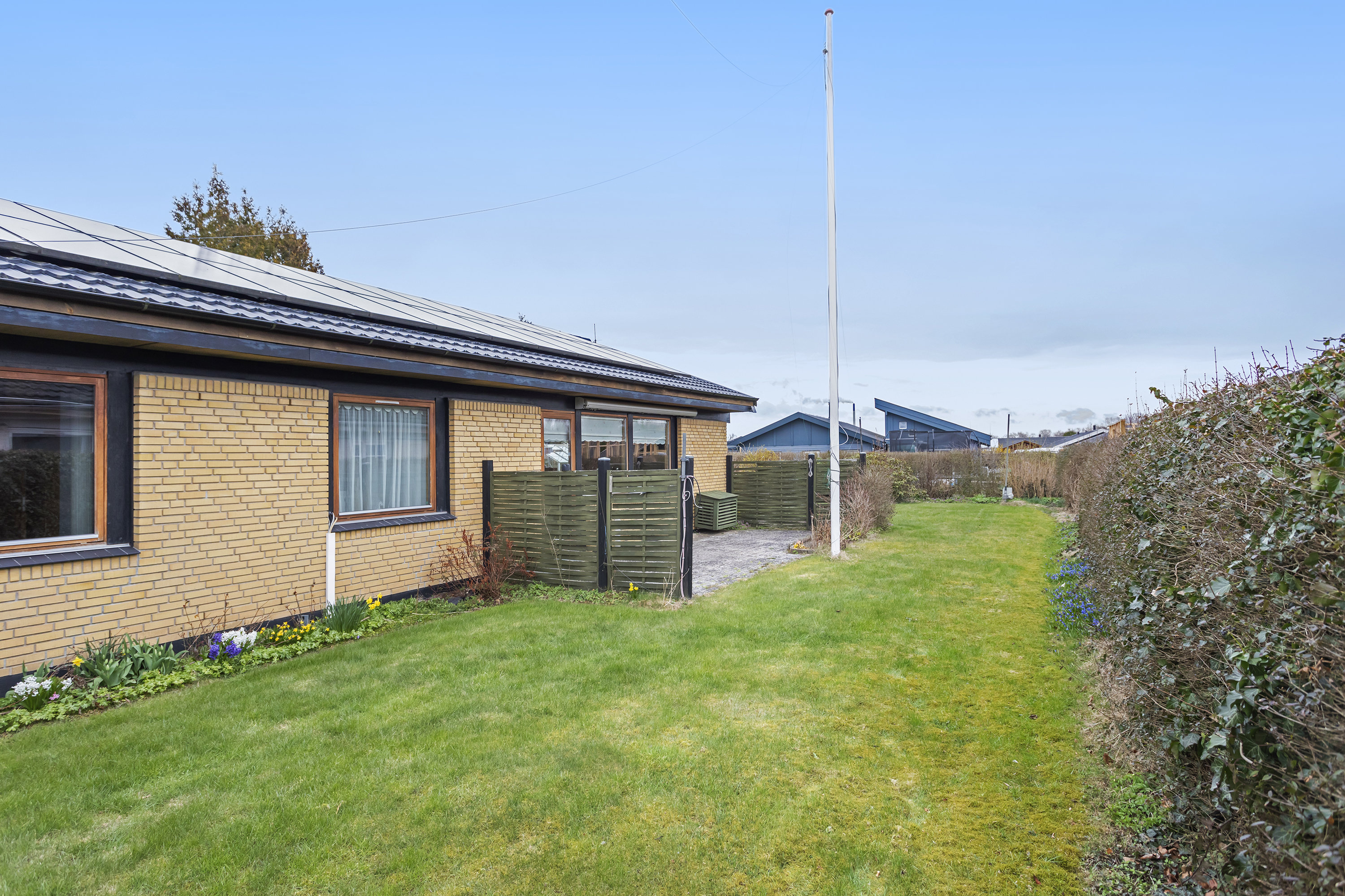 Fremhævet facade billede i fuldskærmstilstand. Billede af Lindeengen 97, 2740 Skovlunde