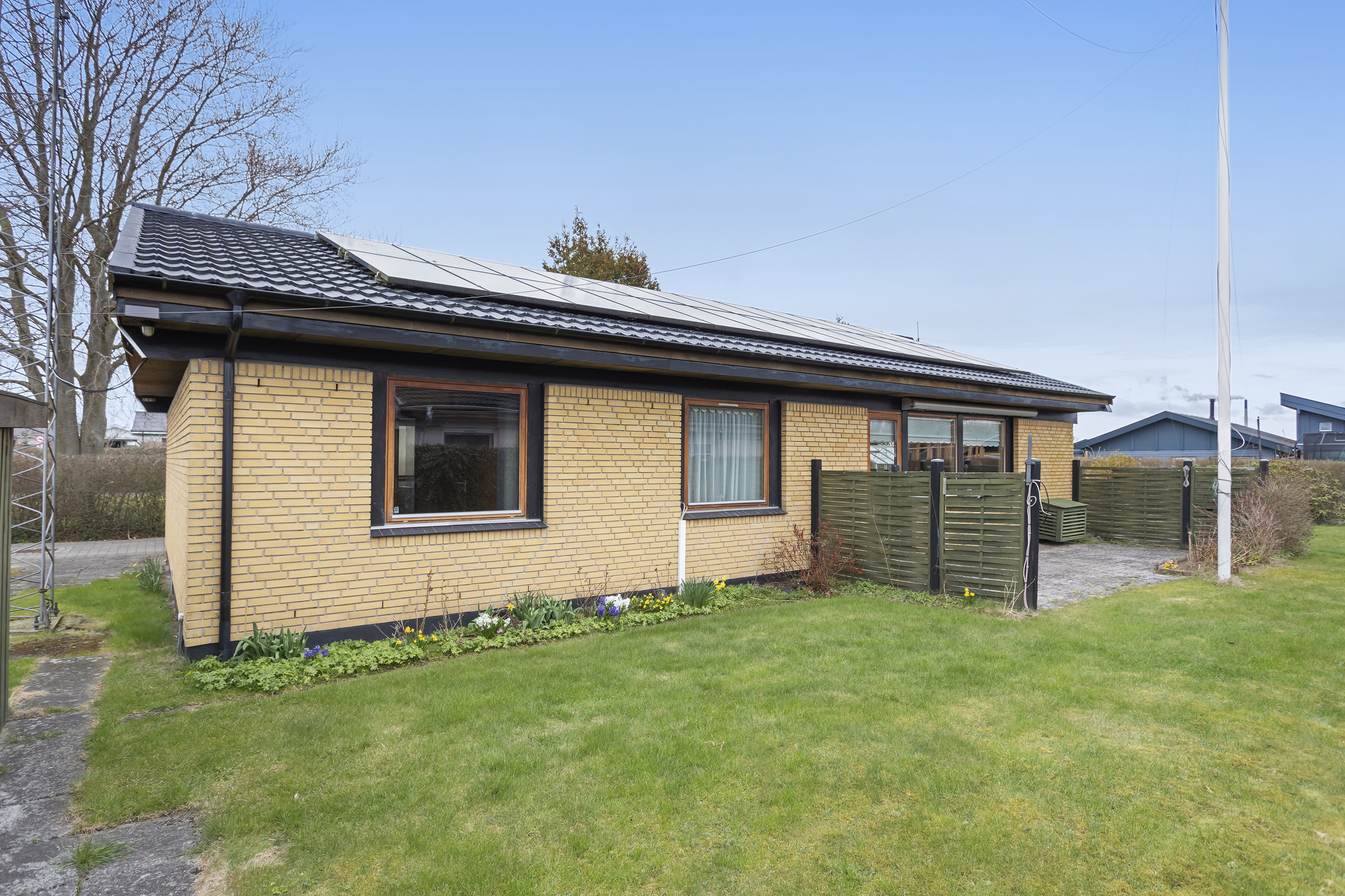 Fremhævet facade billede i fuldskærmstilstand. Billede af Lindeengen 97, 2740 Skovlunde