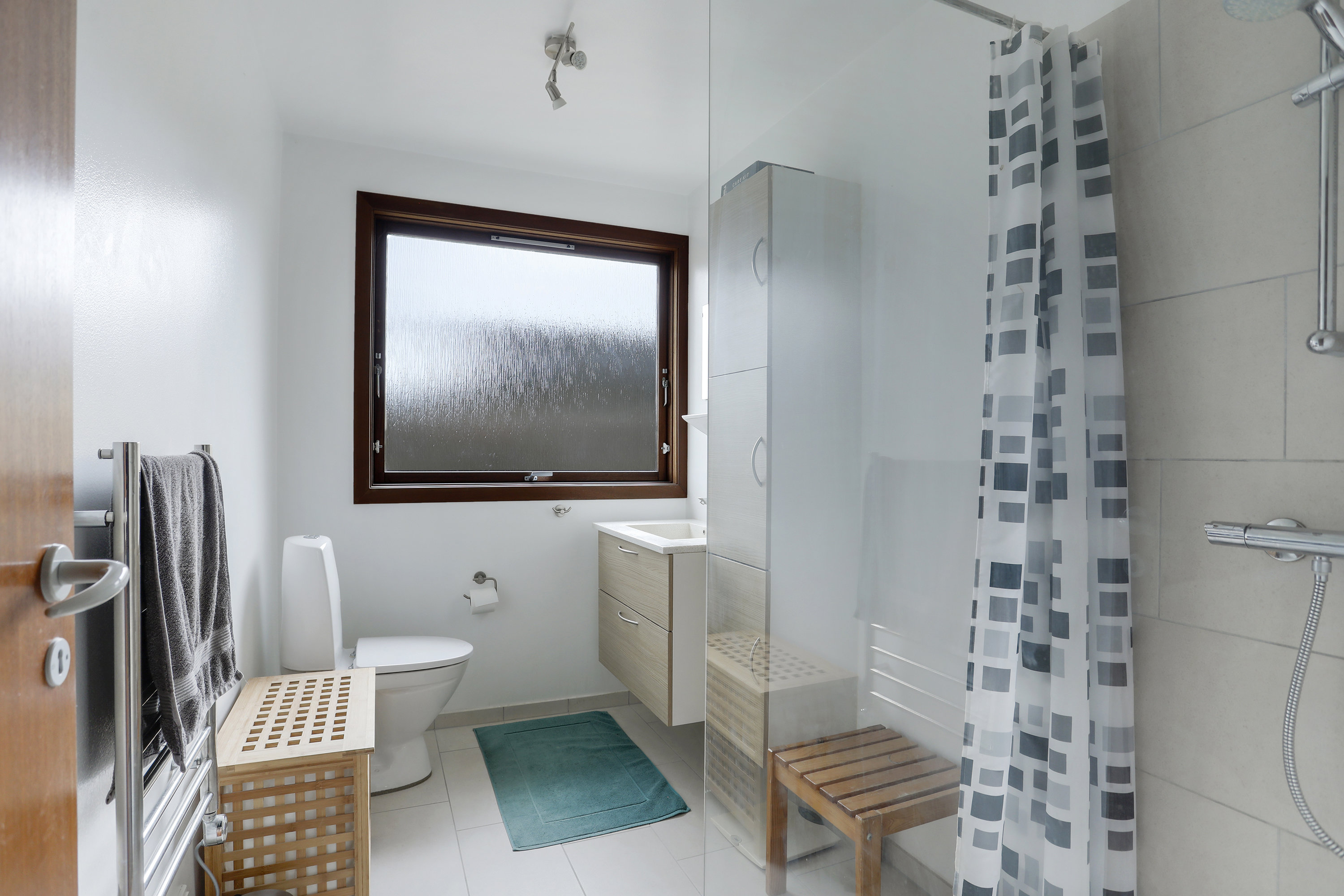 Fremhævet badeværelse billede i fuldskærmstilstand. Billede af Lindeengen 97, 2740 Skovlunde