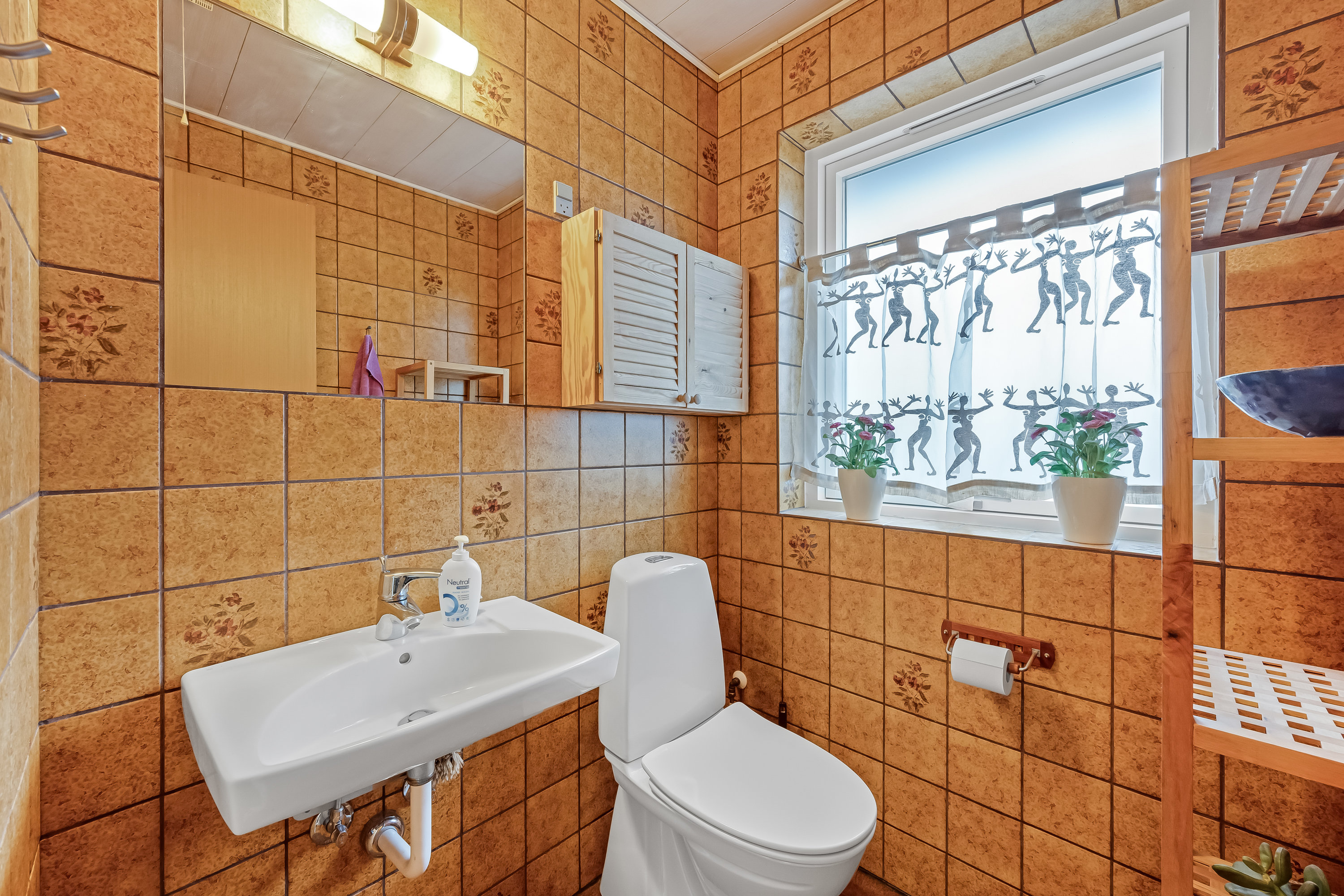 Fremhævet toilet billede i fuldskærmstilstand. Billede af Markledet 35, 6950 Ringkøbing