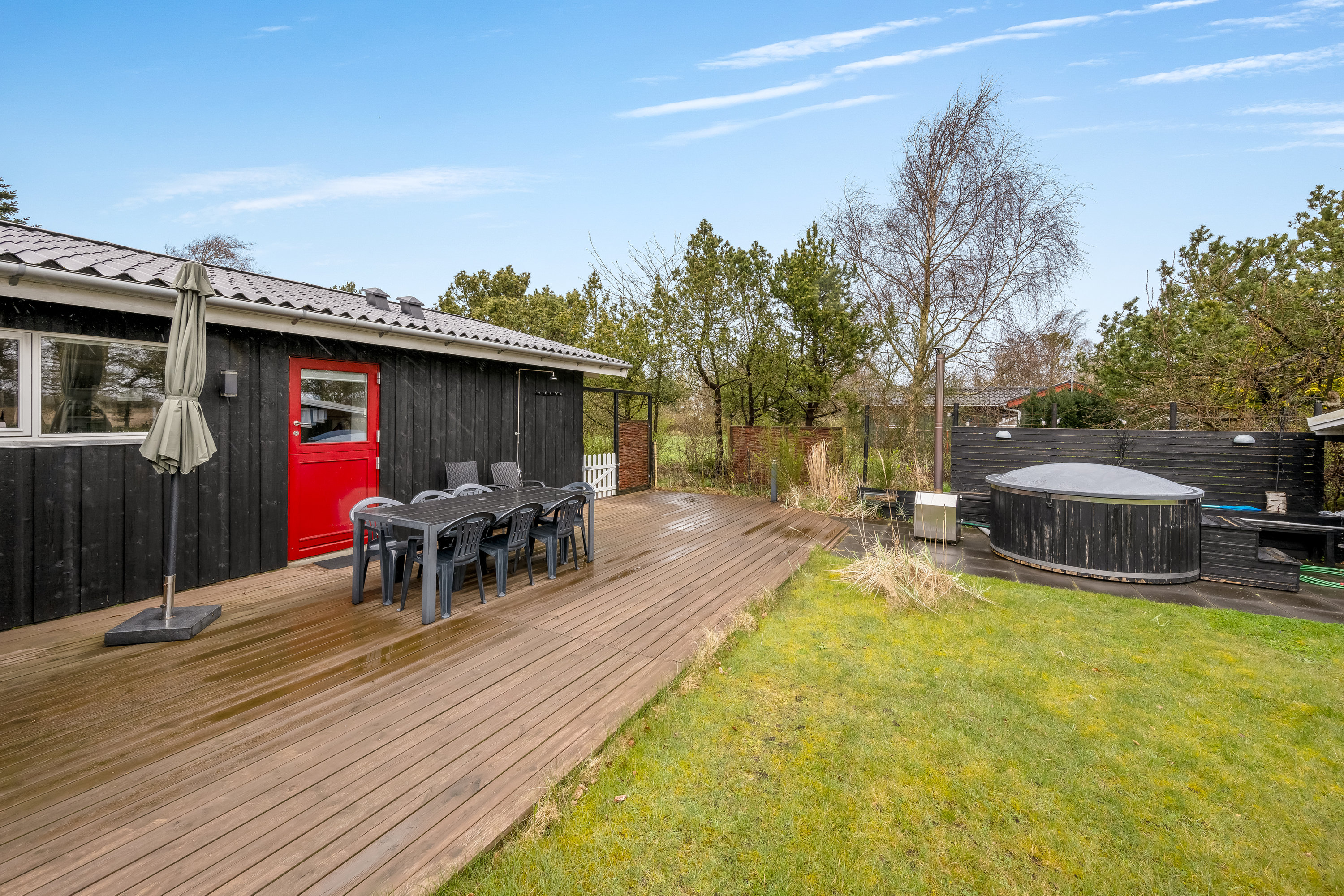Fremhævet terrasse billede i fuldskærmstilstand. Billede af Rørvænget 23, Stauning, 6900 Skjern