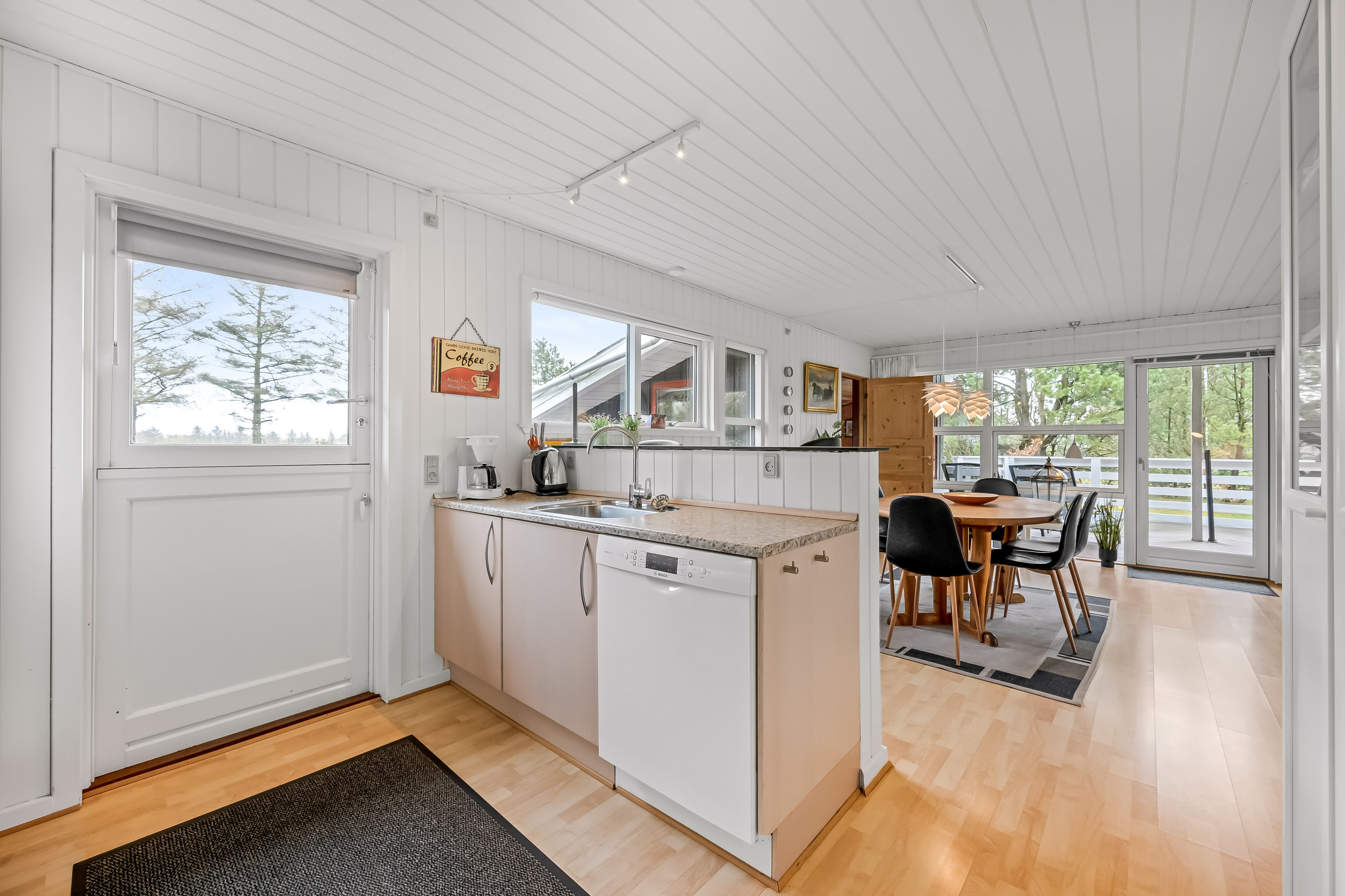 Fremhævet køkken billede i fuldskærmstilstand. Billede af Rørvænget 23, Stauning, 6900 Skjern