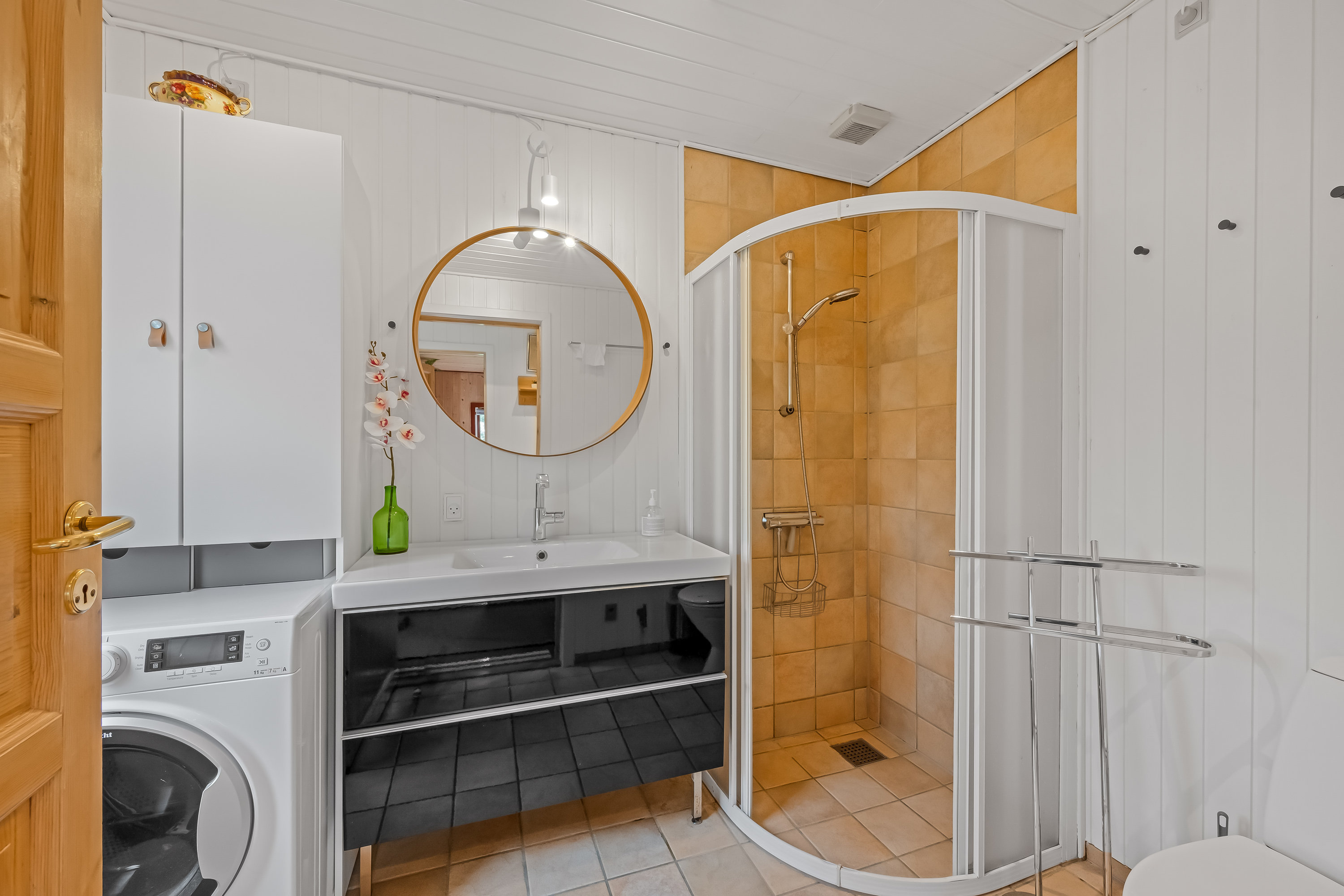 Fremhævet badeværelse billede i fuldskærmstilstand. Billede af Rørvænget 23, Stauning, 6900 Skjern