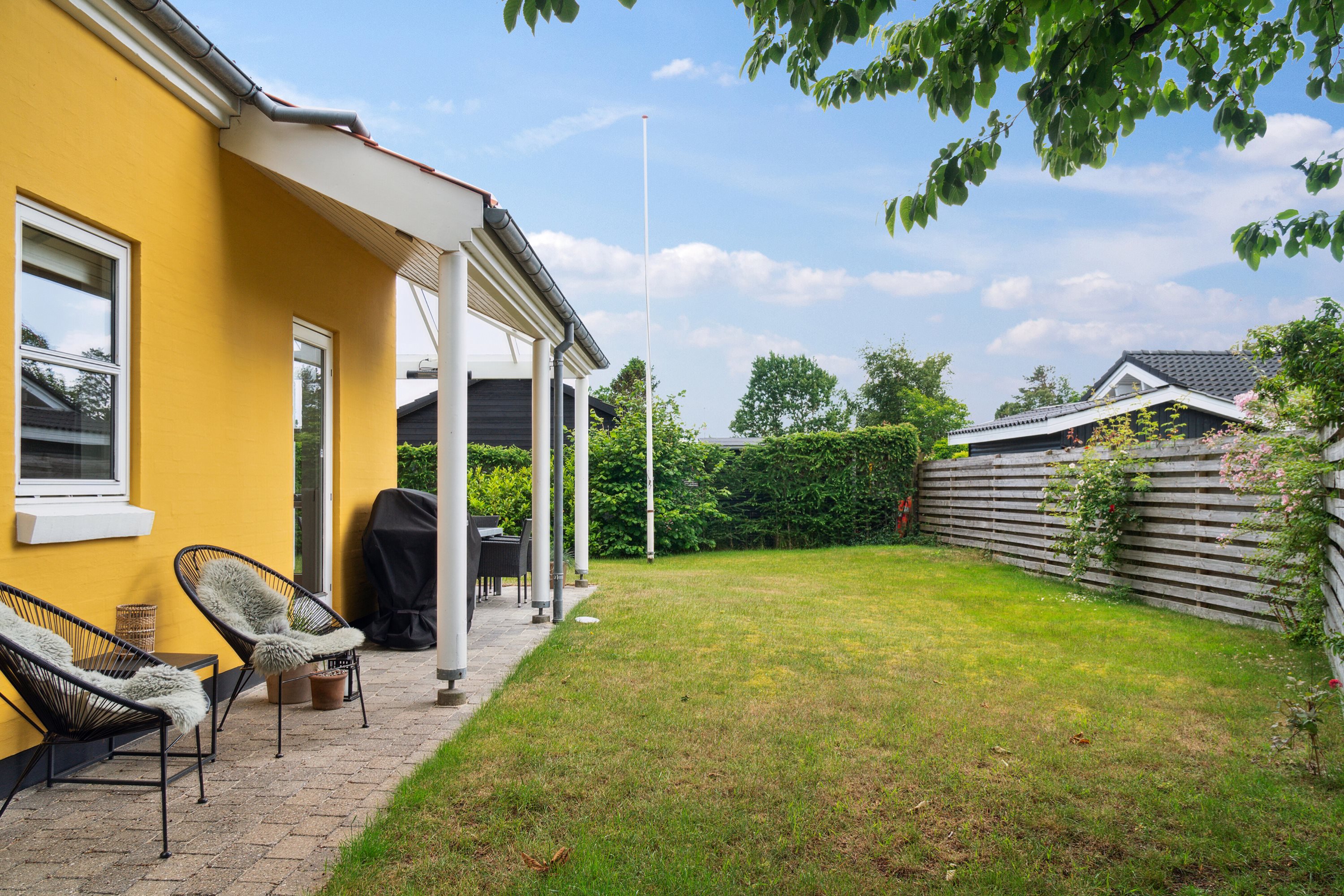 Fremhævet set fra haven billede i fuldskærmstilstand. Billede af Skovduevej 183, Saksild Str, 8300 Odder