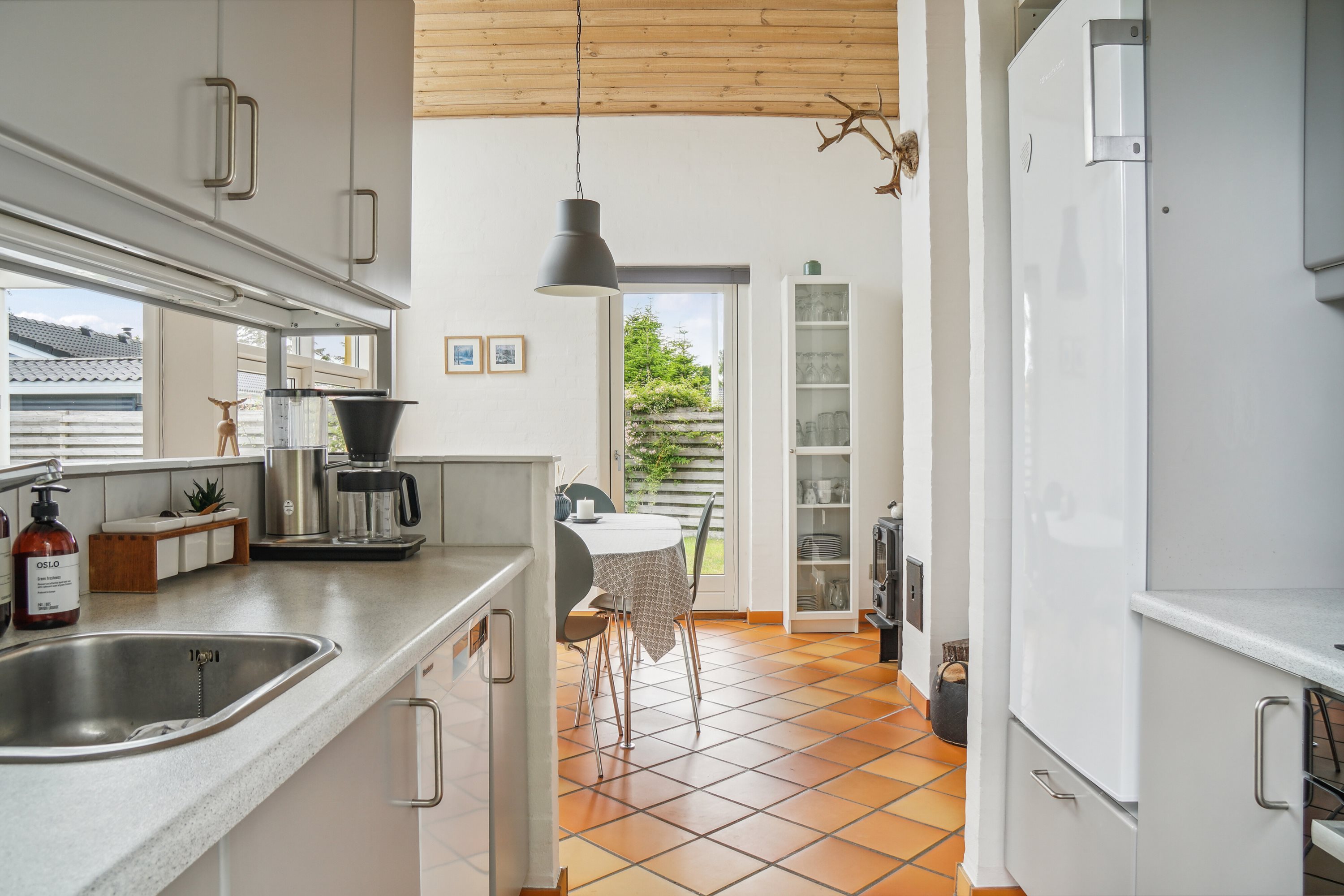 Fremhævet køkken billede i fuldskærmstilstand. Billede af Skovduevej 183, Saksild Str, 8300 Odder