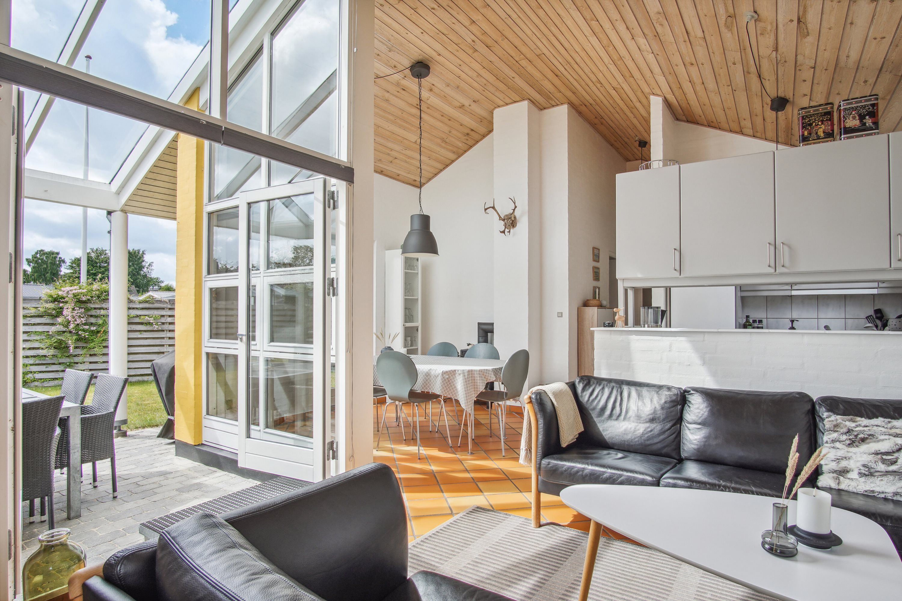 Fremhævet stue billede i fuldskærmstilstand. Billede af Skovduevej 183, Saksild Str, 8300 Odder