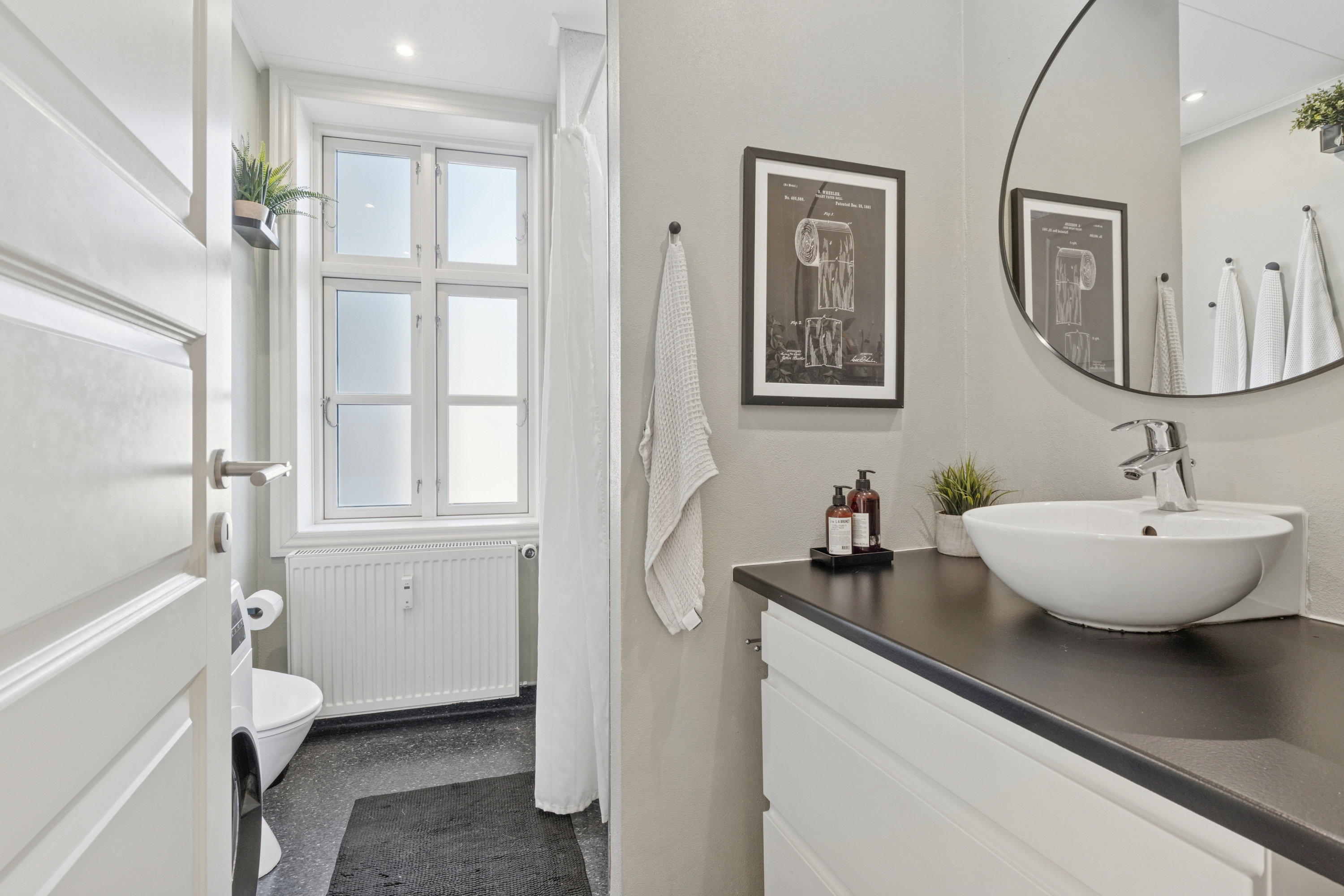 Fremhævet badeværelse billede i fuldskærmstilstand. Billede af Nytorv 13B, 2., 9000 Aalborg