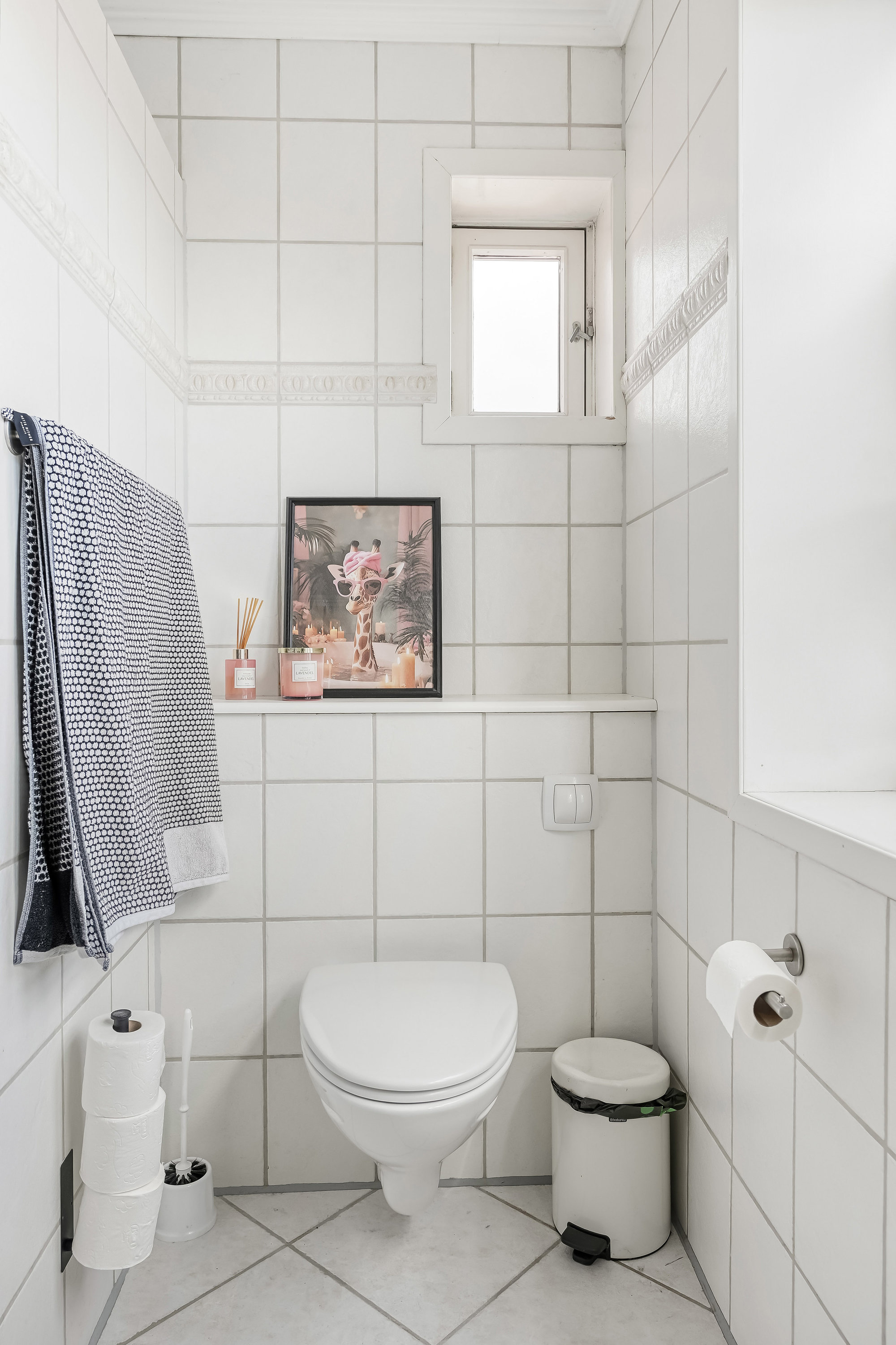 Fremhævet toilet billede i fuldskærmstilstand. Billede af Søndervinge 3, 6700 Esbjerg