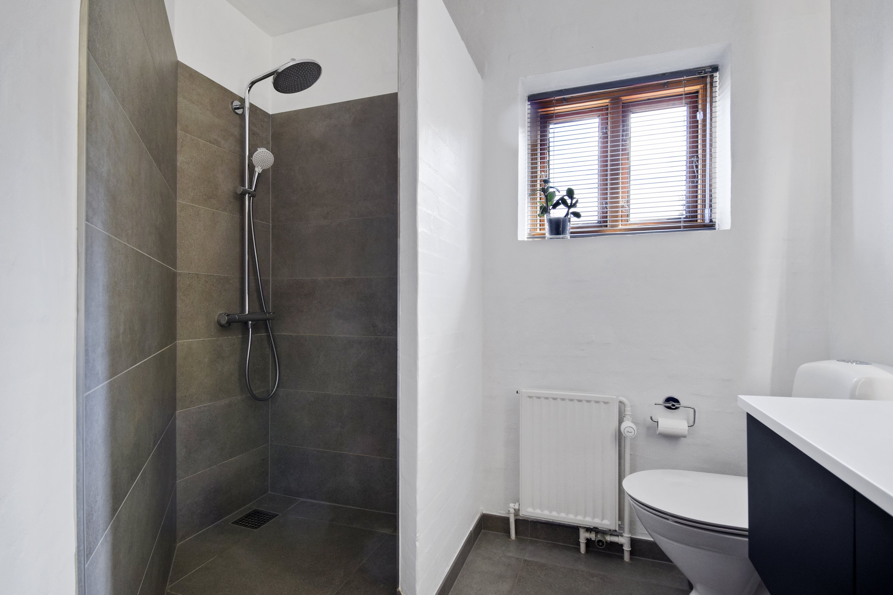 Fremhævet badeværelse billede i fuldskærmstilstand. Billede af Hylke Møllevej 4, 8660 Skanderborg