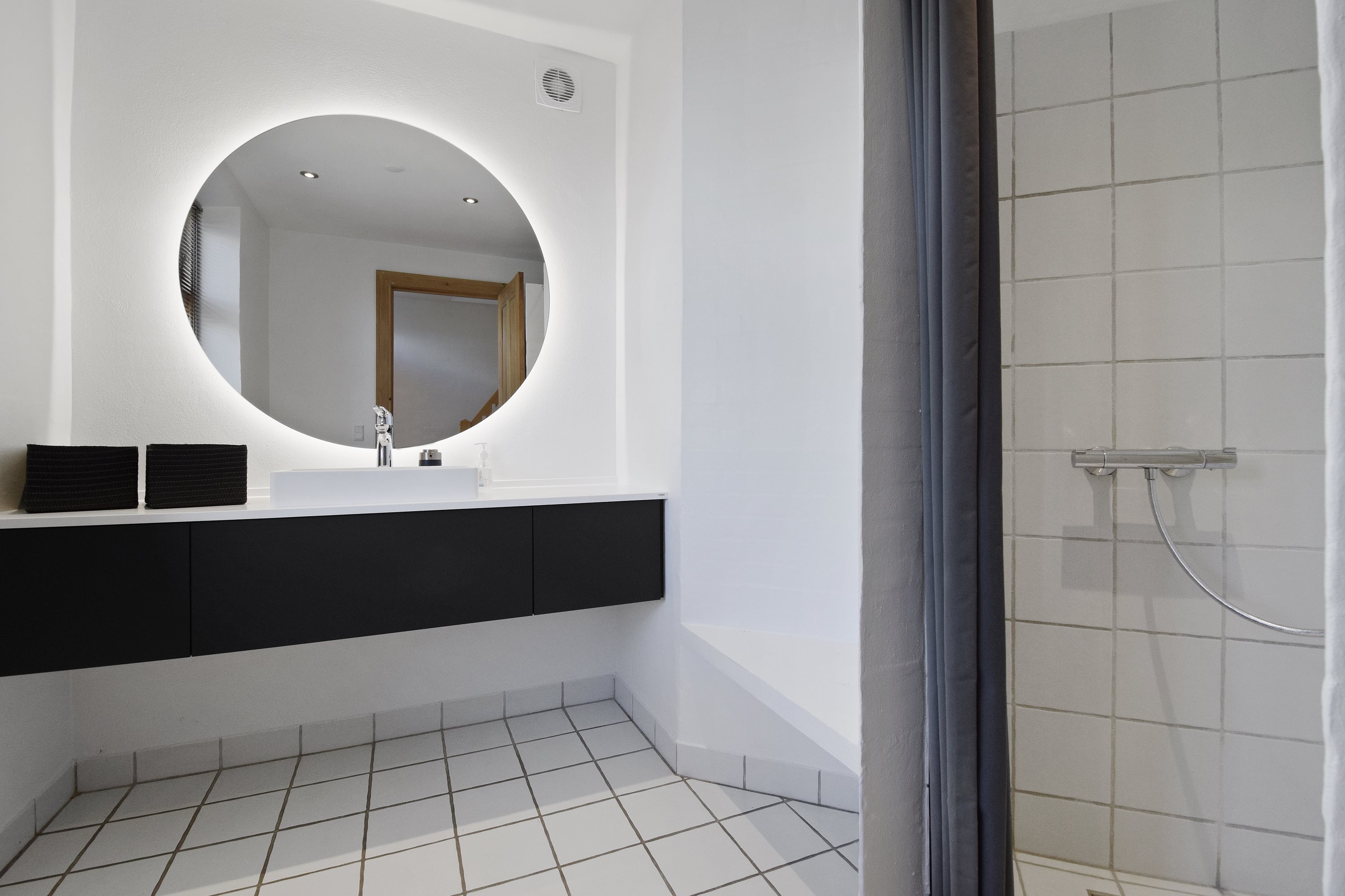 Fremhævet badeværelse billede i fuldskærmstilstand. Billede af Hylke Møllevej 4, 8660 Skanderborg