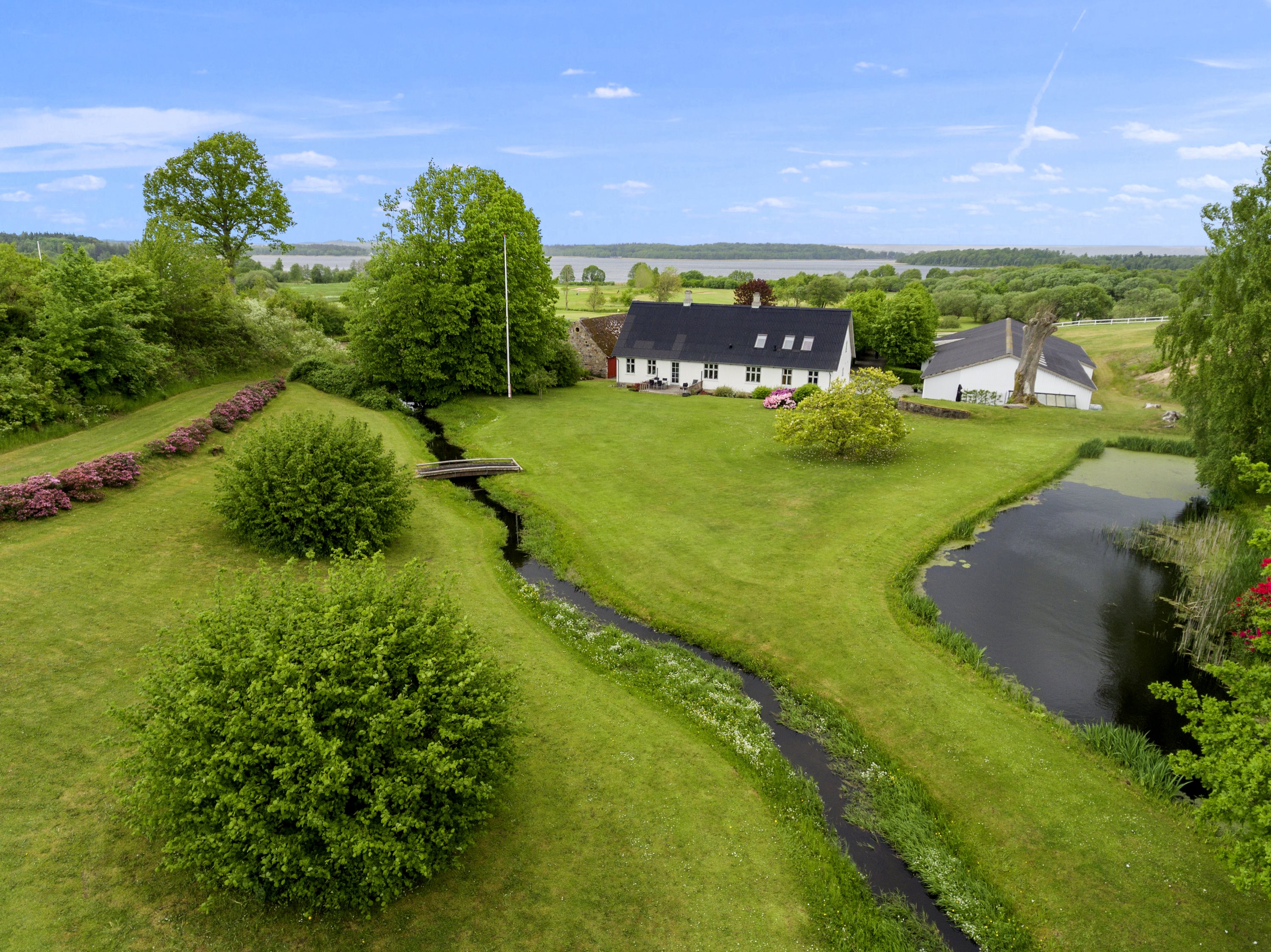 Fremhævet luftfoto billede i fuldskærmstilstand. Billede af Hylke Møllevej 4, 8660 Skanderborg