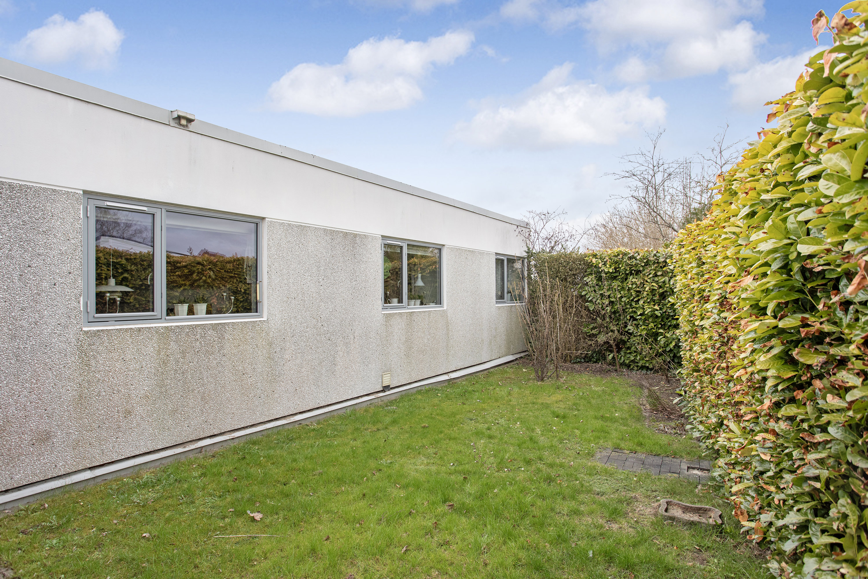 Fremhævet facade billede i fuldskærmstilstand. Billede af Rørløkken 85, 2730 Herlev