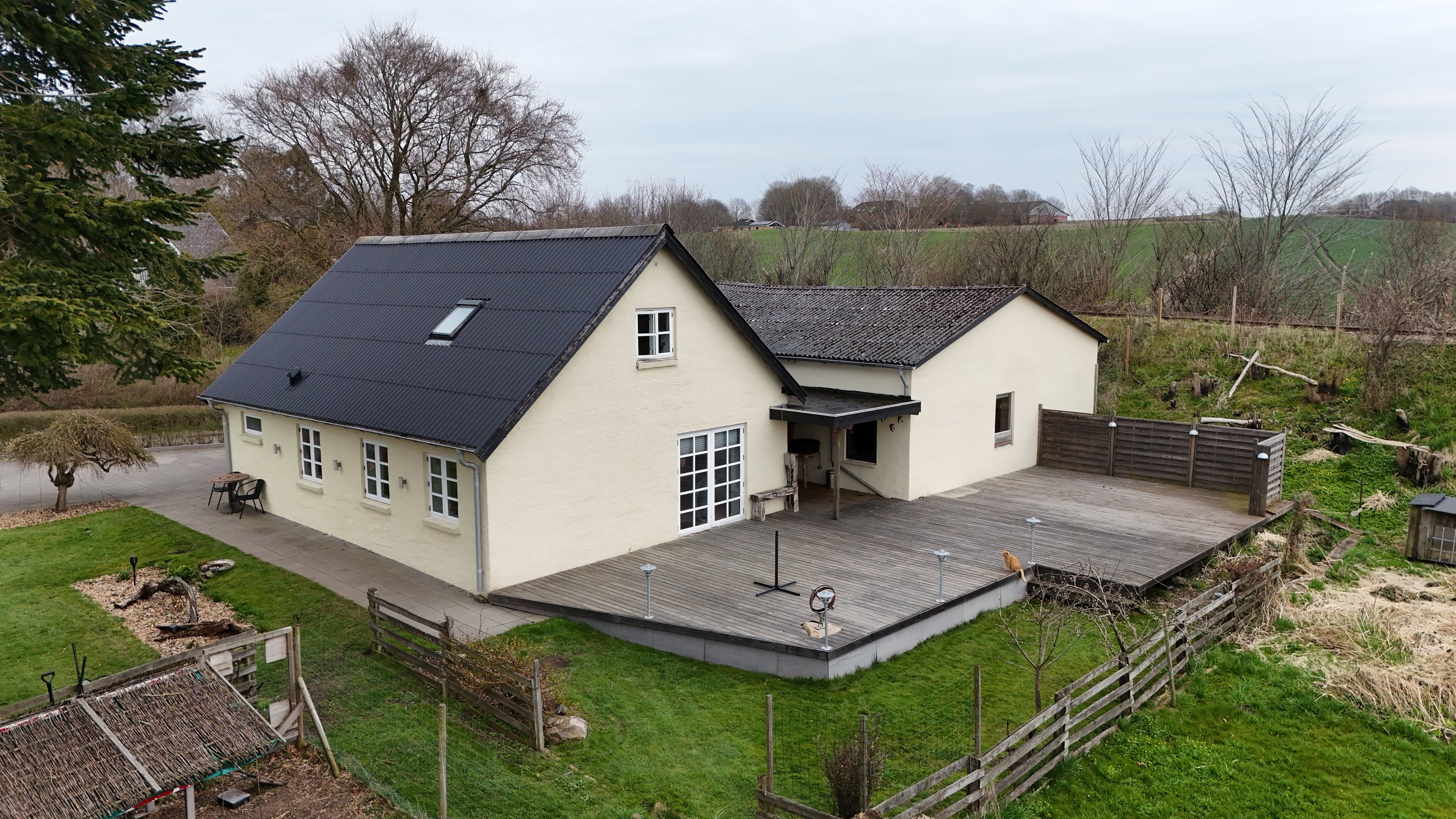 Fremhævet drone billede i fuldskærmstilstand. Billede af Banevolden 1, Handest, 8990 Fårup