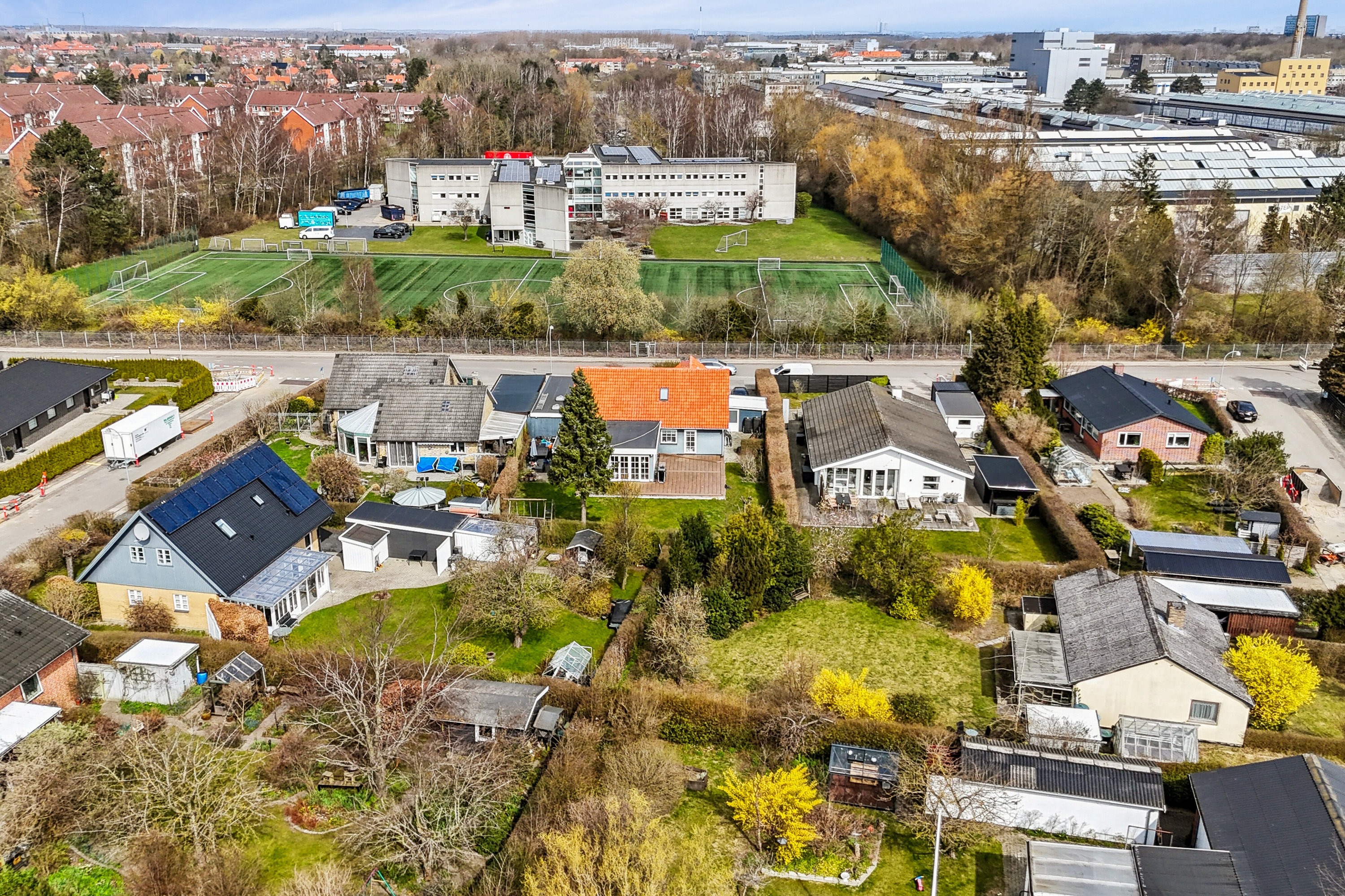 Fremhævet luftfoto billede i fuldskærmstilstand. Billede af Elmehøj 4, 2605 Brøndby