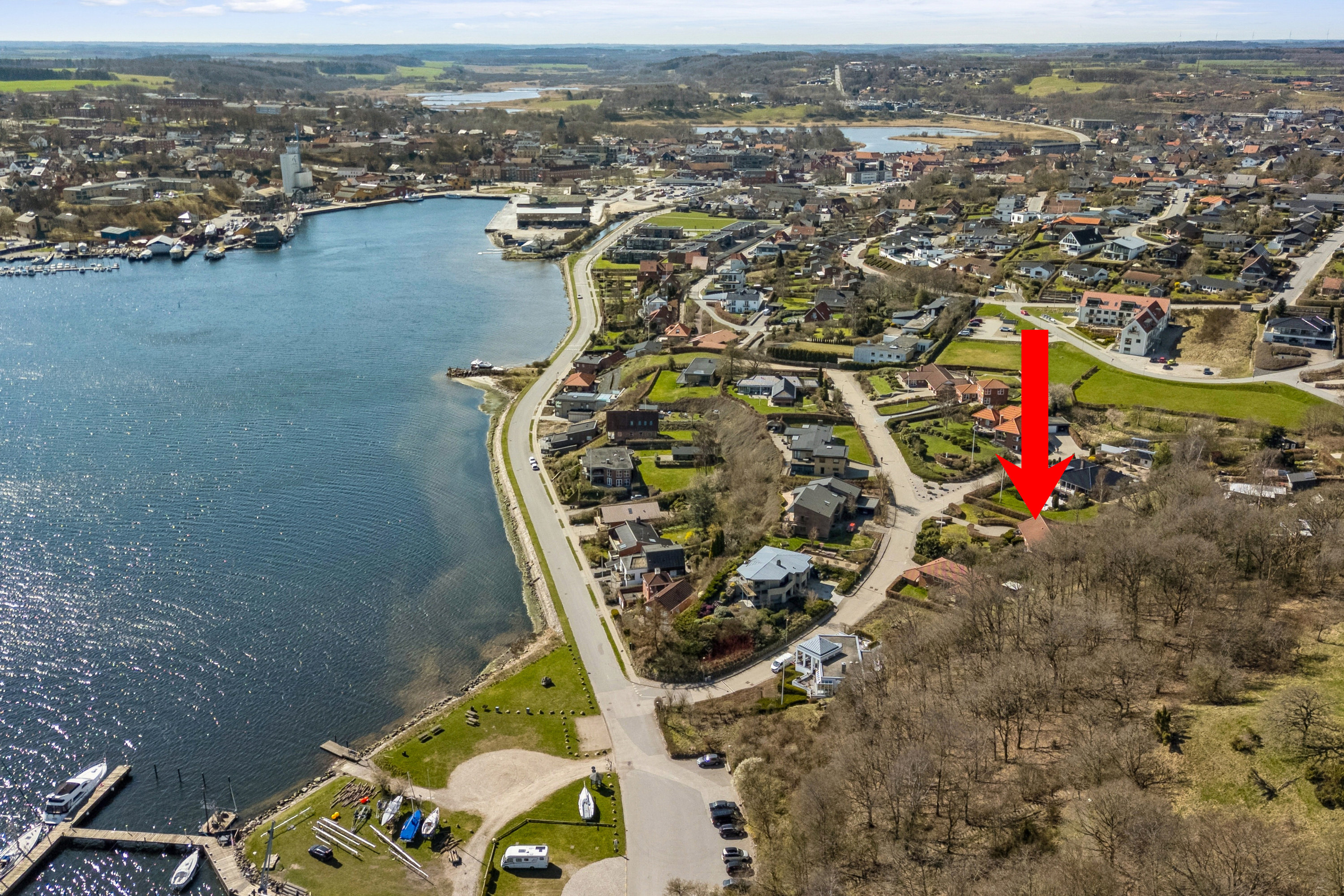 Fremhævet luftfoto billede i fuldskærmstilstand. Billede af Fyrbakken 8, 9500 Hobro