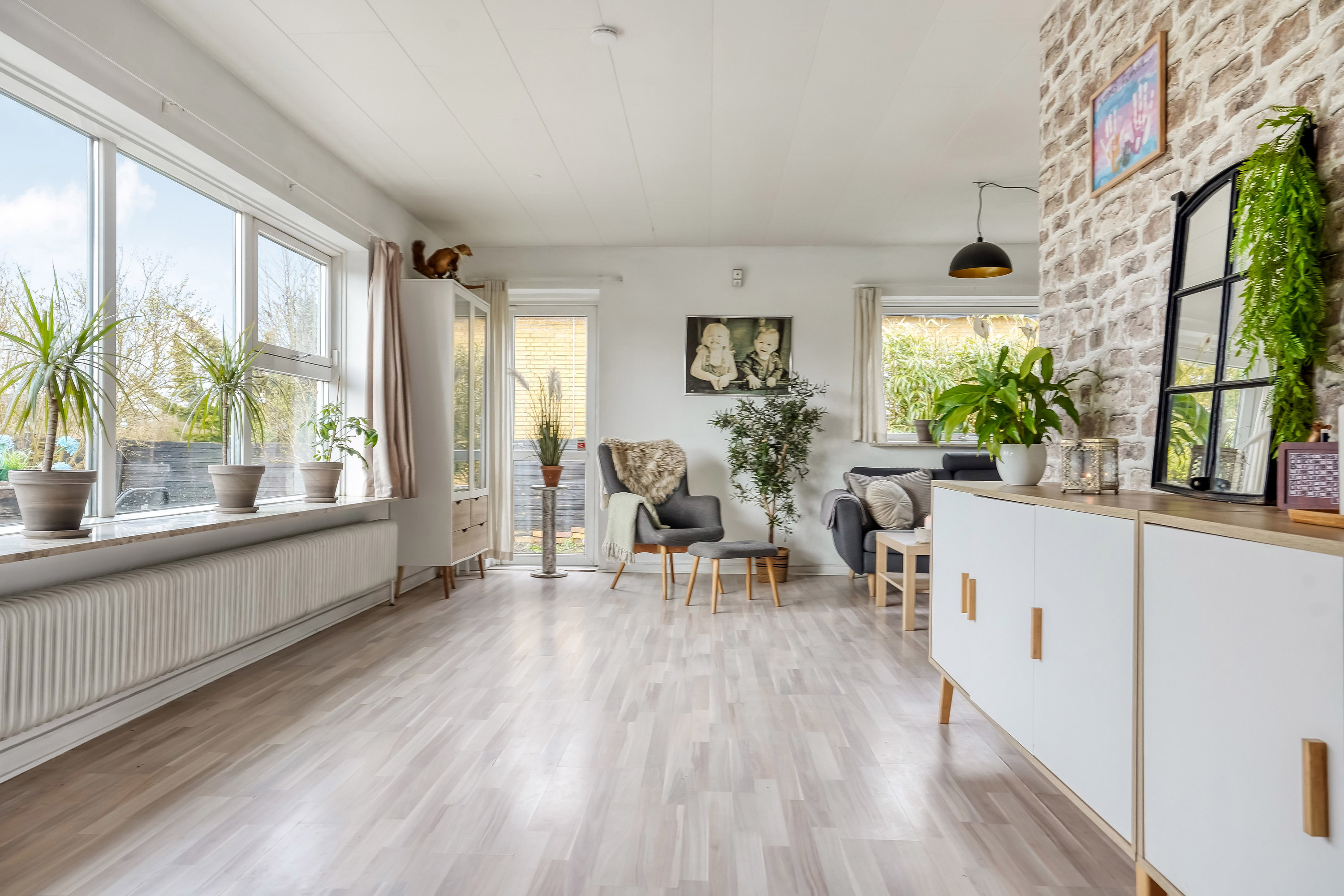 Fremhævet stue billede i fuldskærmstilstand. Billede af Rønnevej 20, 5580 Nørre Aaby