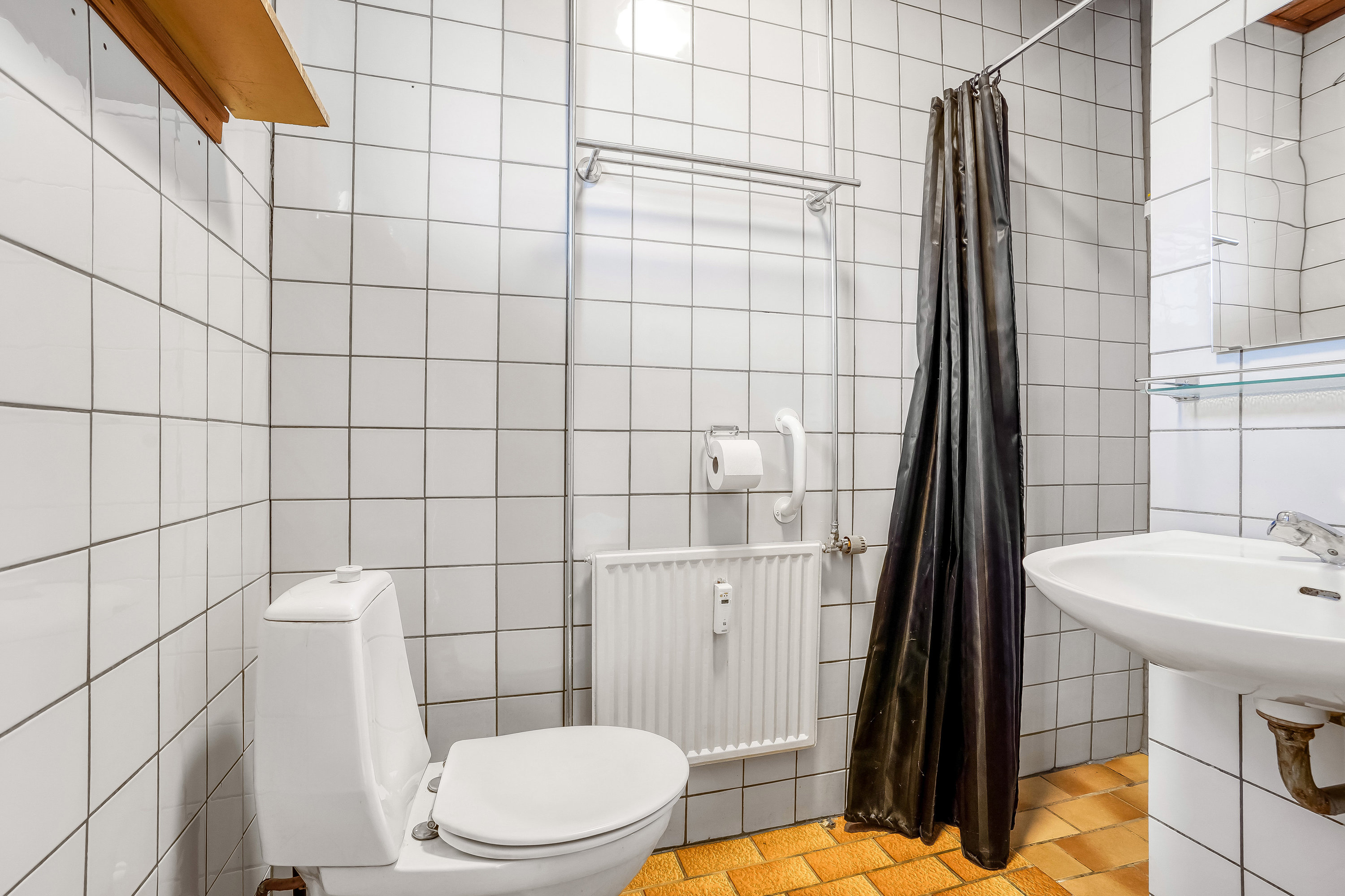 Fremhævet badeværelse billede i fuldskærmstilstand. Billede af Frederiksgade 52, 5500 Middelfart