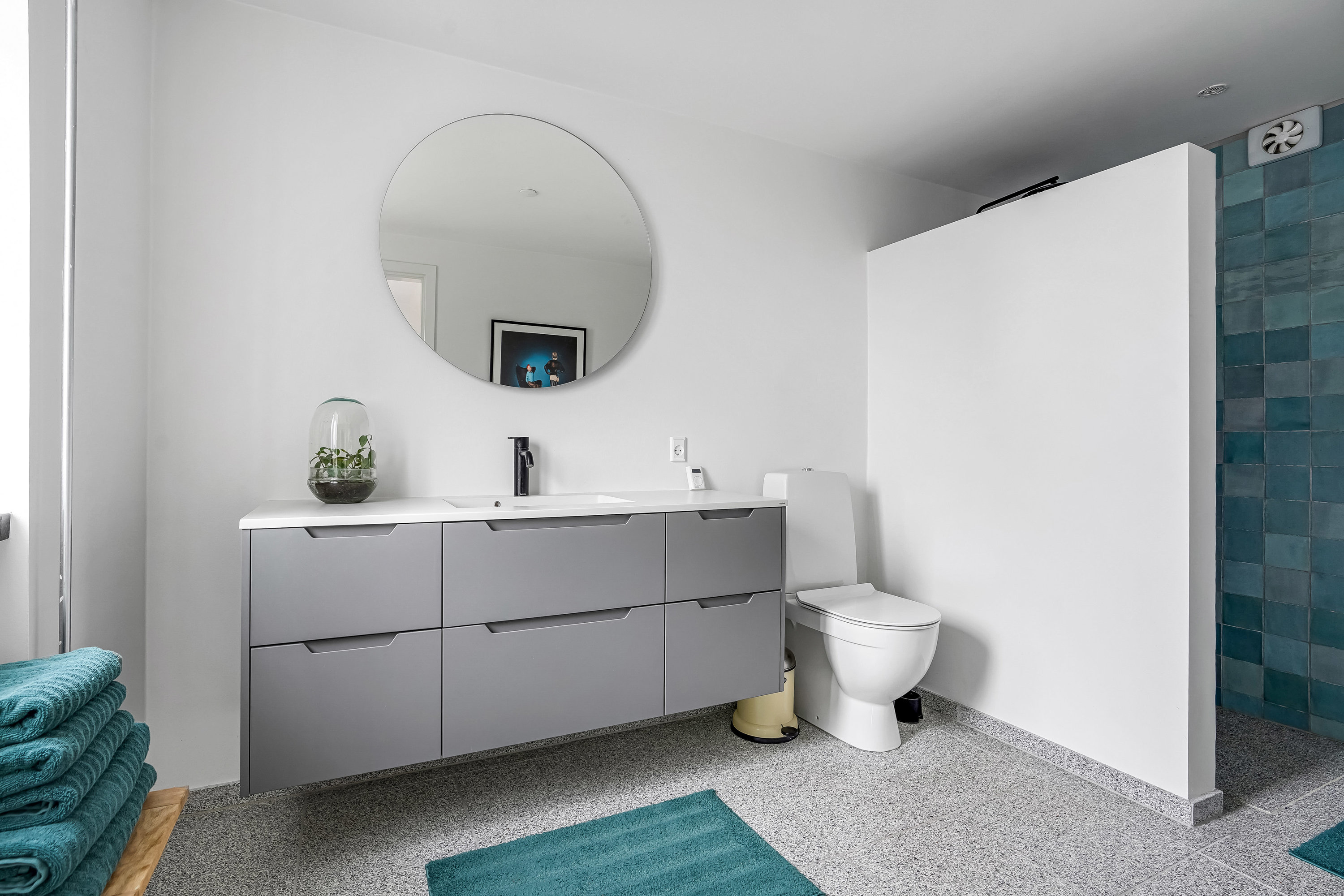 Fremhævet badeværelse billede i fuldskærmstilstand. Billede af Hesbjergvænget 42, 5230 Odense M