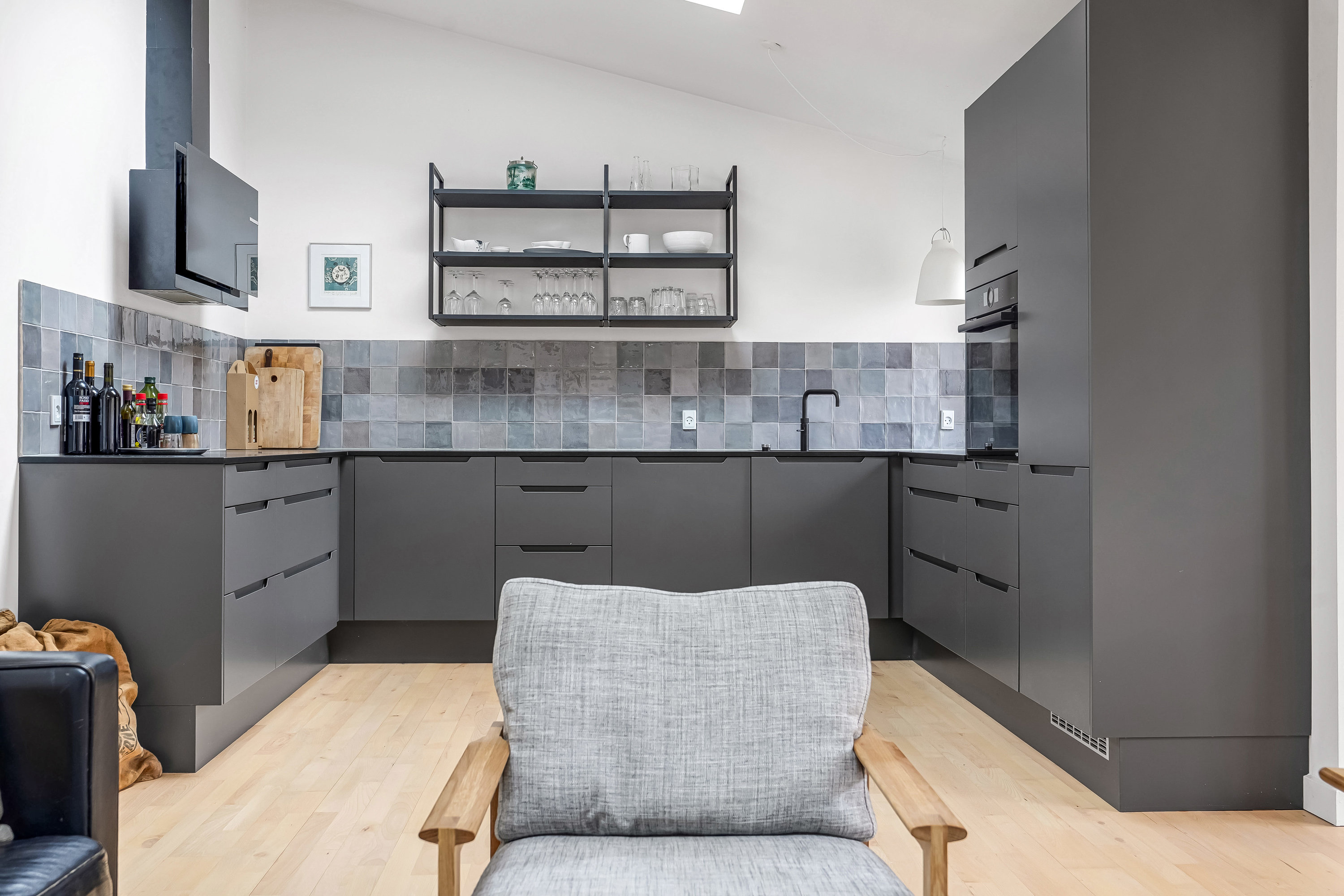 Fremhævet køkken billede i fuldskærmstilstand. Billede af Hesbjergvænget 42, 5230 Odense M