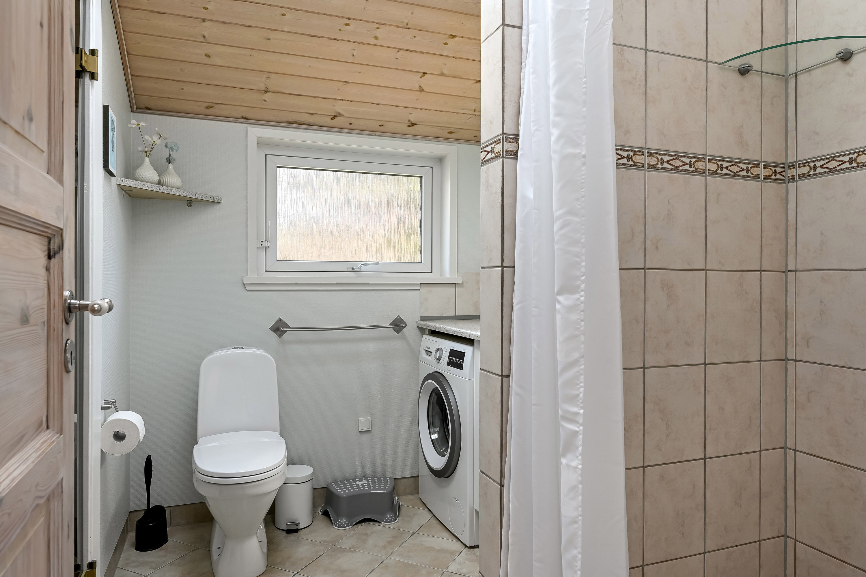 Fremhævet badeværelse billede i fuldskærmstilstand. Billede af Strandgårdsvej 11, Rindby Strand, 6720 Fanø