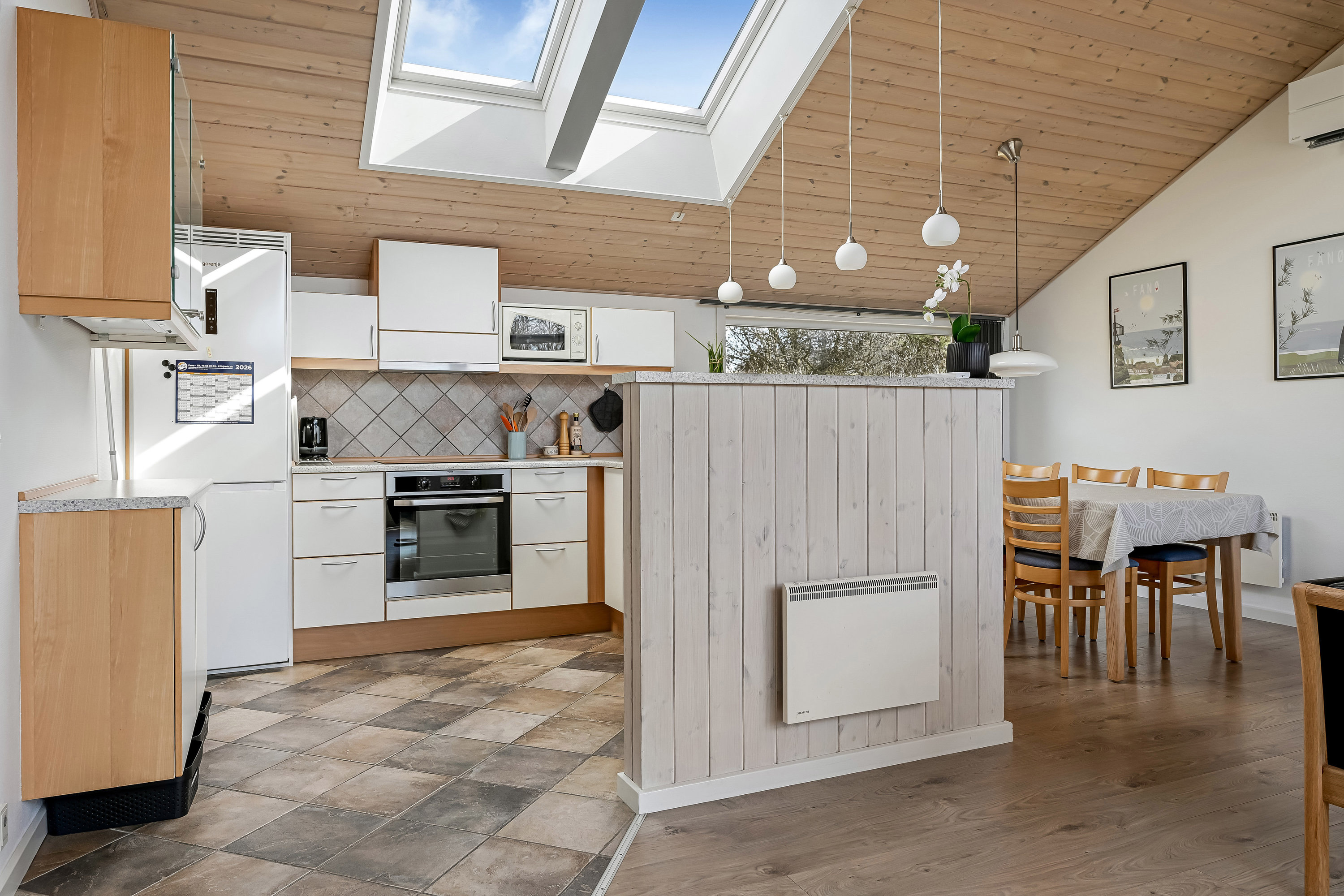 Fremhævet køkken billede i fuldskærmstilstand. Billede af Strandgårdsvej 11, Rindby Strand, 6720 Fanø