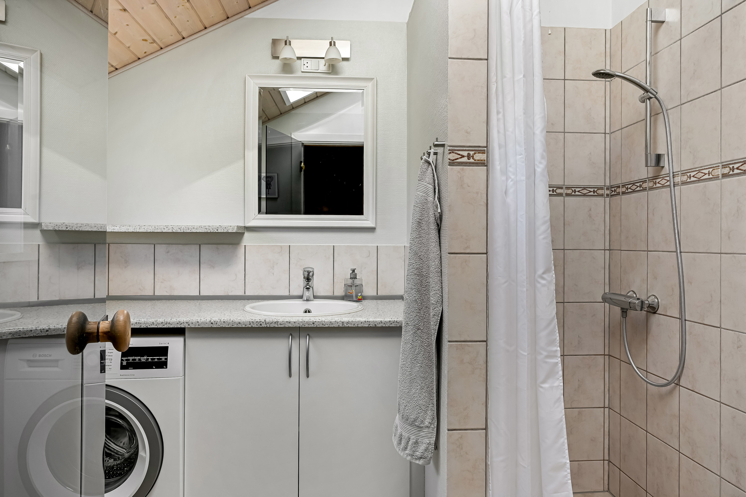 Fremhævet badeværelse billede i fuldskærmstilstand. Billede af Strandgårdsvej 11, Rindby Strand, 6720 Fanø