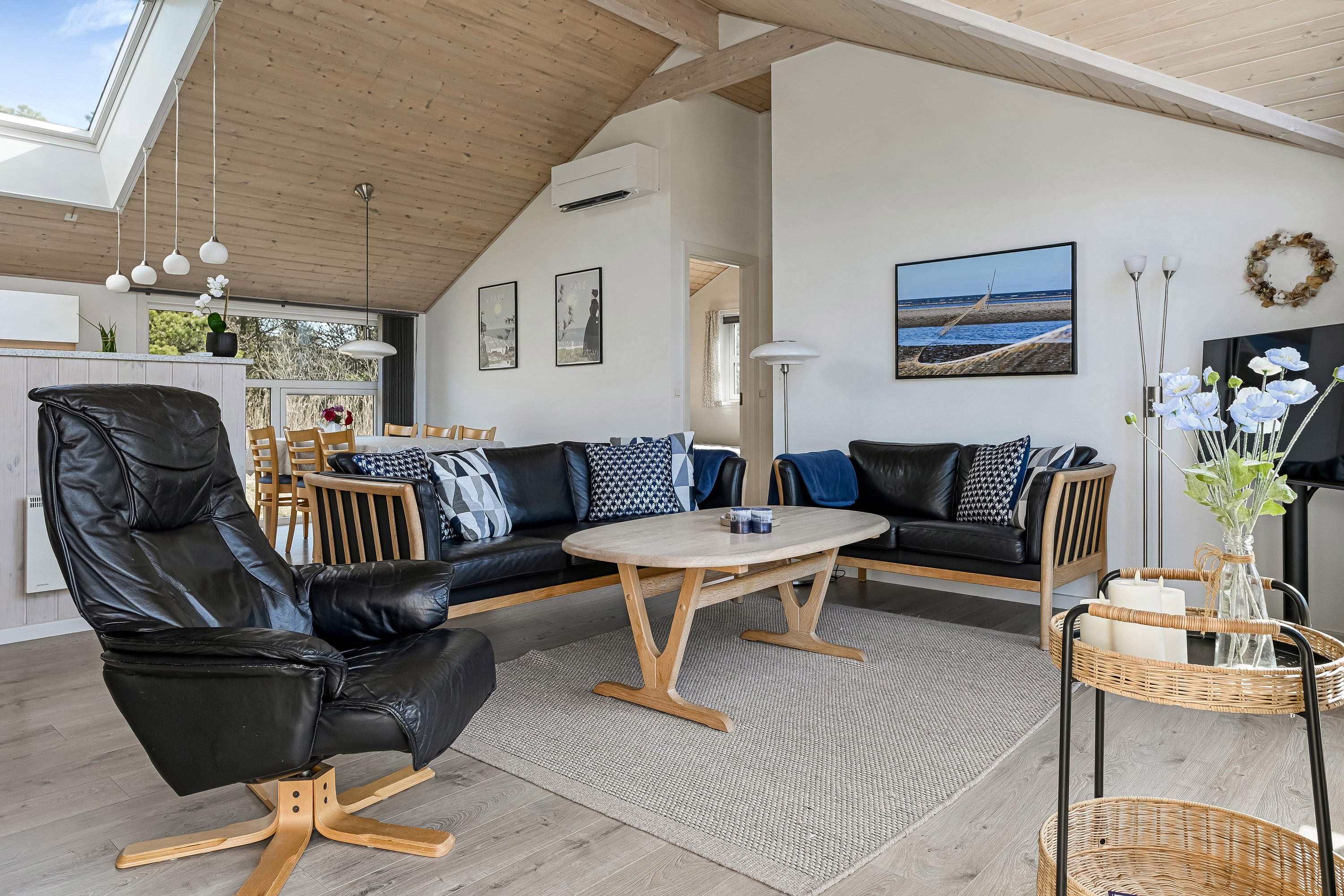 Fremhævet stue billede i fuldskærmstilstand. Billede af Strandgårdsvej 11, Rindby Strand, 6720 Fanø