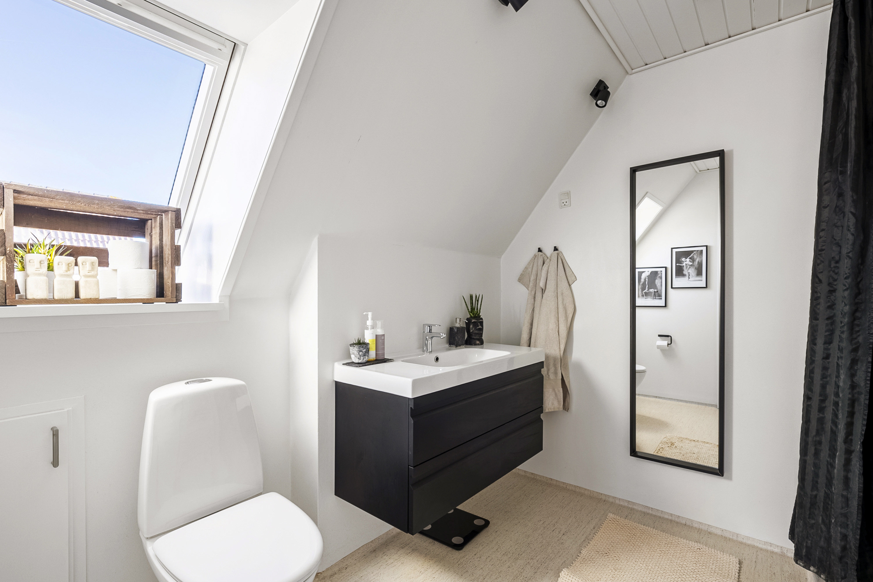 Fremhævet badeværelse billede i fuldskærmstilstand. Billede af Ugletoften 149, Højby, 5260 Odense S