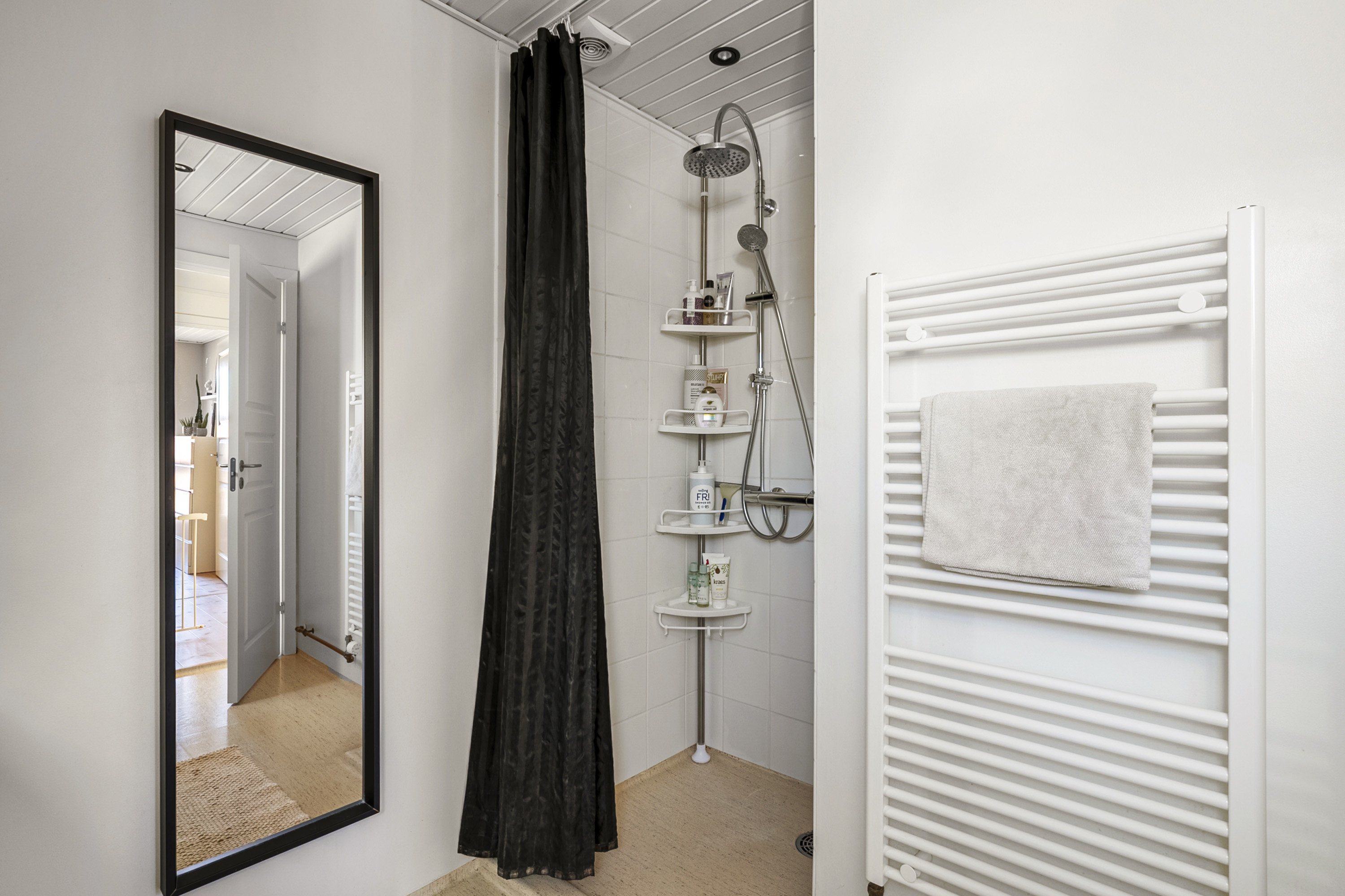 Fremhævet badeværelse billede i fuldskærmstilstand. Billede af Ugletoften 149, Højby, 5260 Odense S