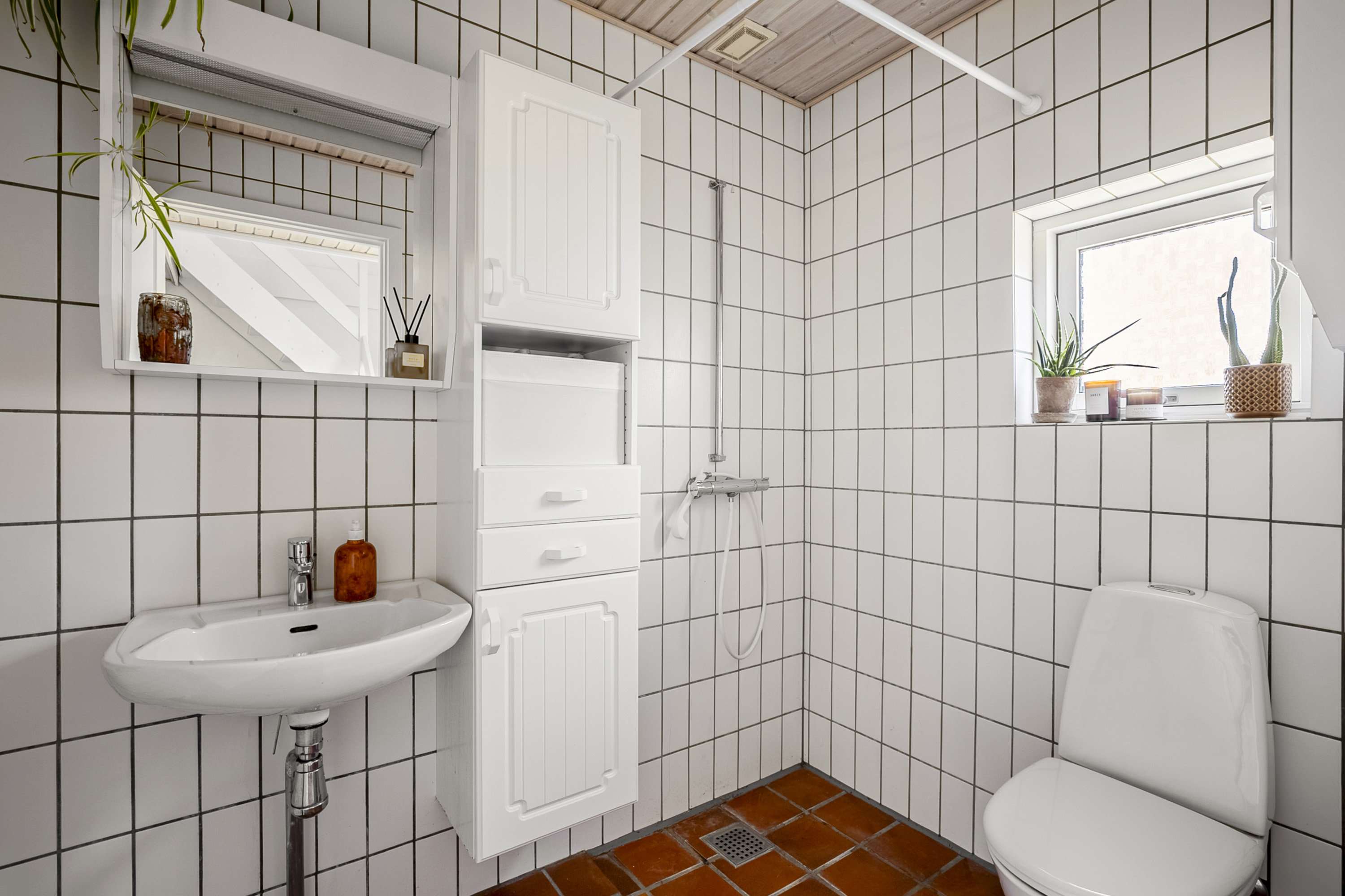 Fremhævet badeværelse billede i fuldskærmstilstand. Billede af Ugletoften 149, Højby, 5260 Odense S