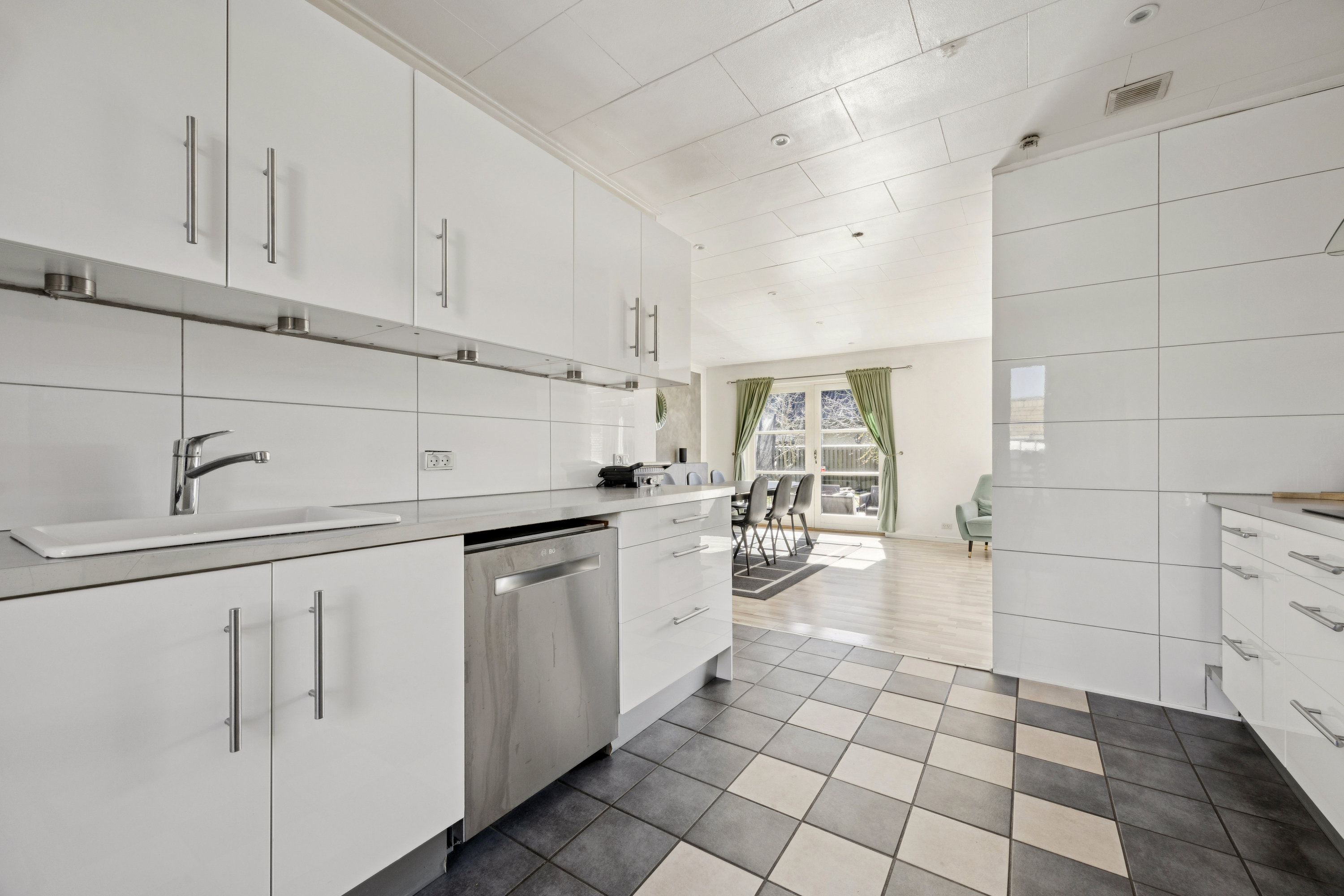 Fremhævet køkken billede i fuldskærmstilstand. Billede af Dørrøjel 31, 2670 Greve